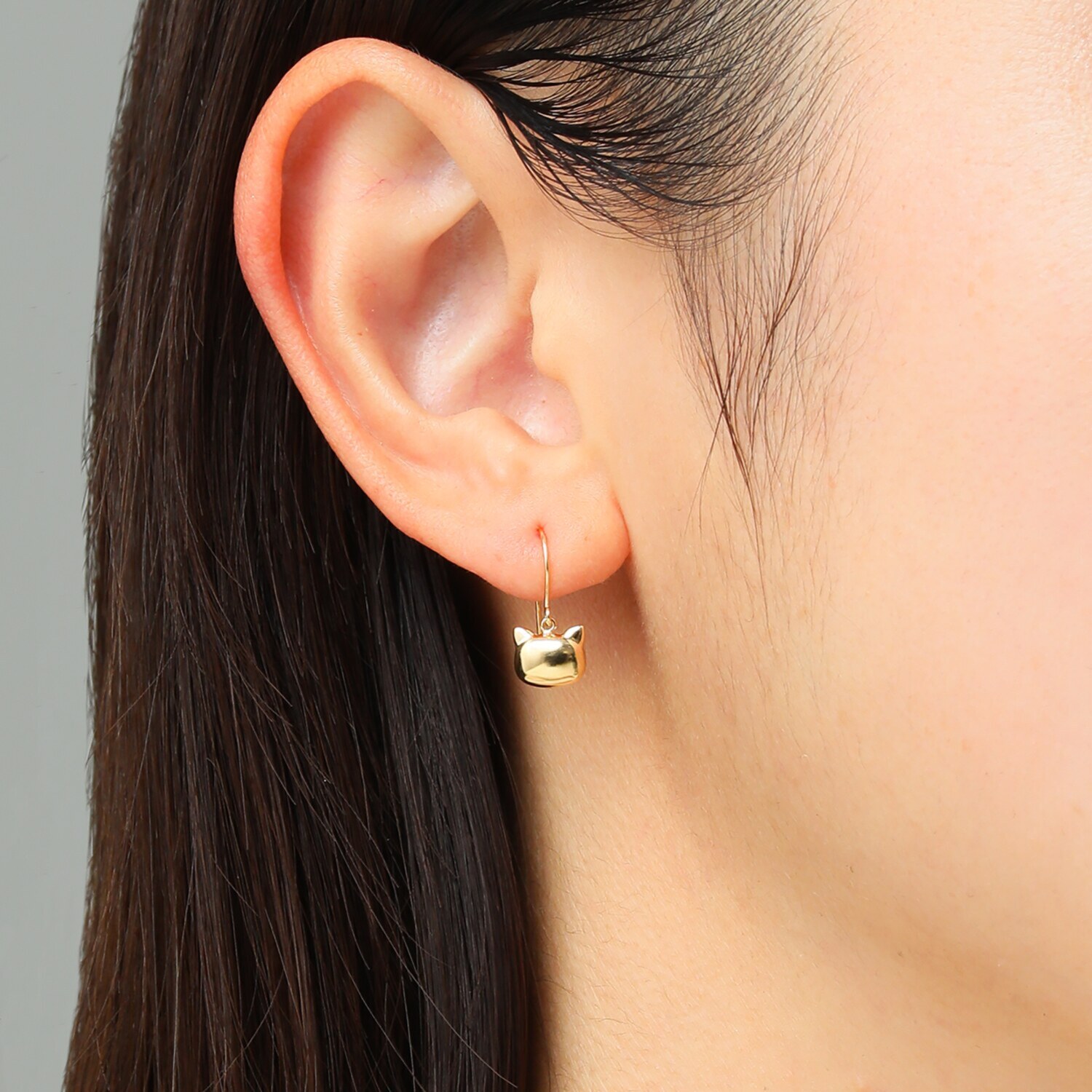エムイー・ブリランテ １８Ｋ ねこモティーフ フックピアス