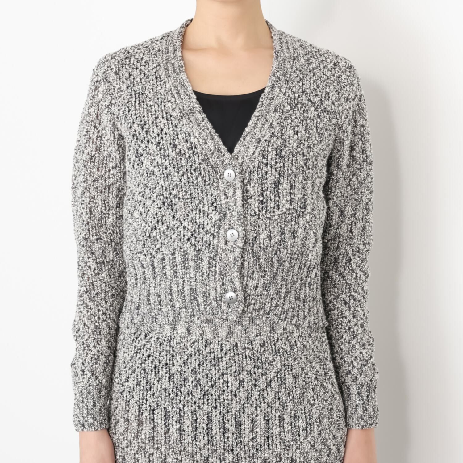 クリス・セリーン ほのかに煌めく スパンコールが美しい Ｖネックカーディガン