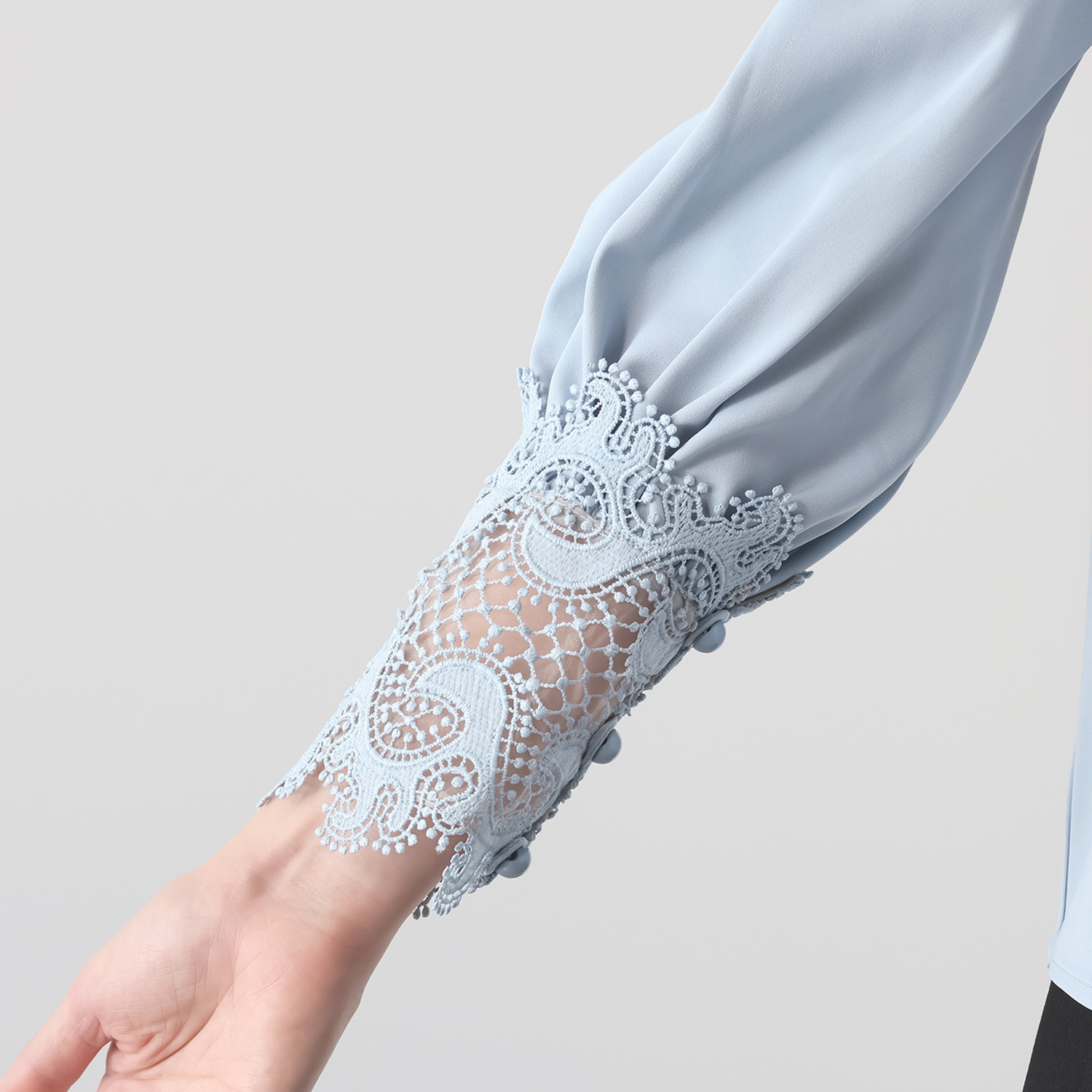 クリス・セリーン オリジナルレース使い カフス ギャザーアクセント プルオーバーブラウス