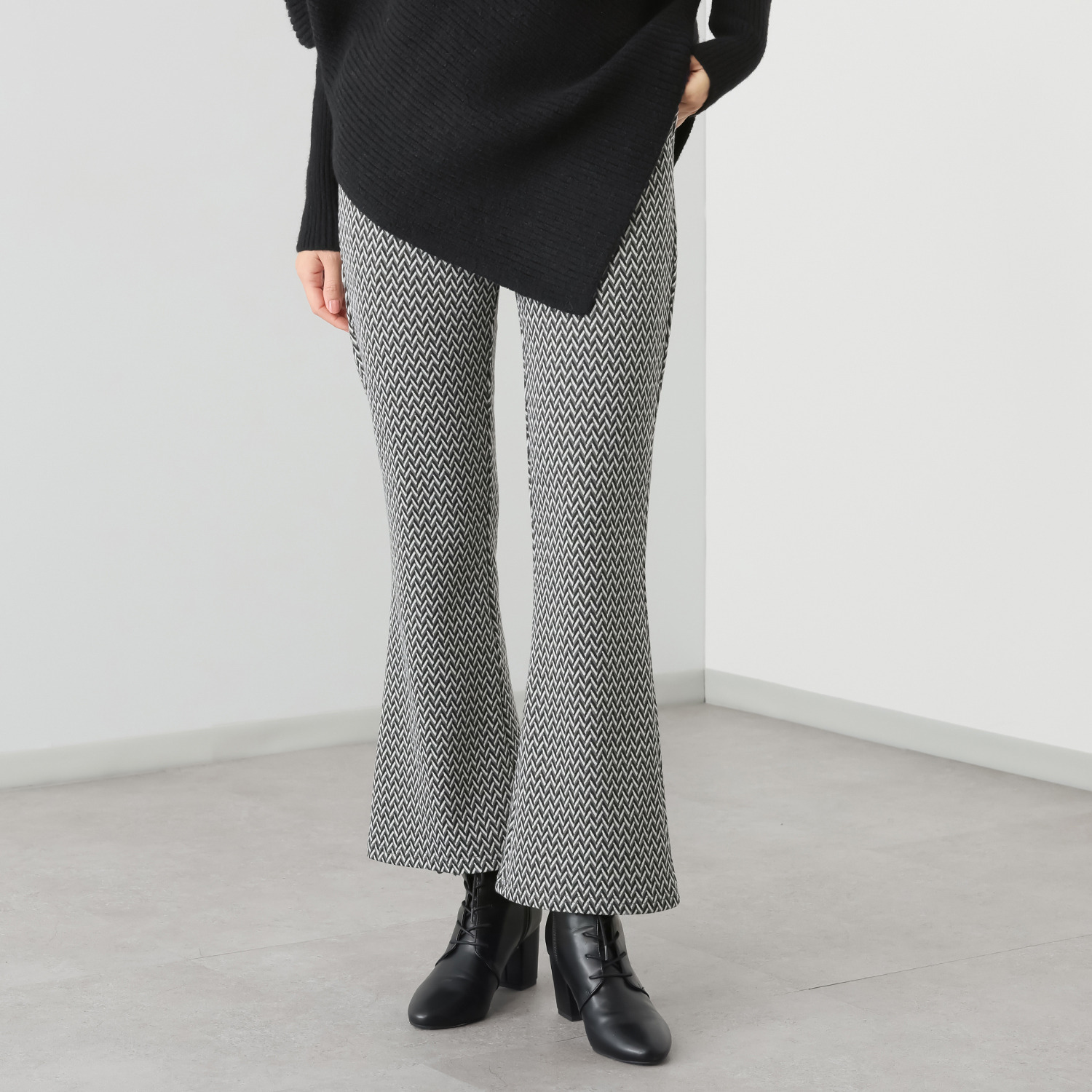 美ｓｕｓａｂｉ ニットジャガード 配色ヘリンボーン柄 ソフトフレアーパンツ