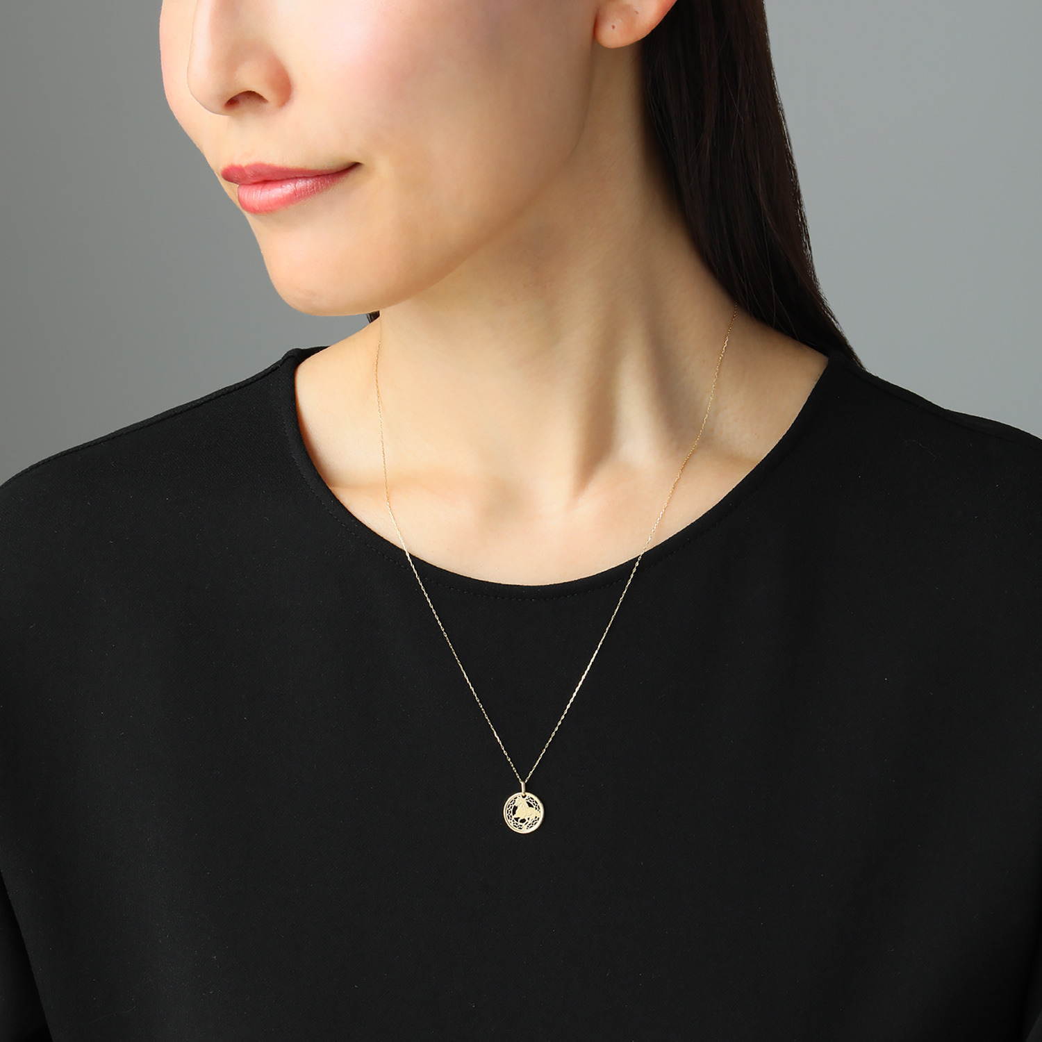 響美 １８Ｋ 午　光輪 コイン型ペンダントトップ ＜Ｓ＞