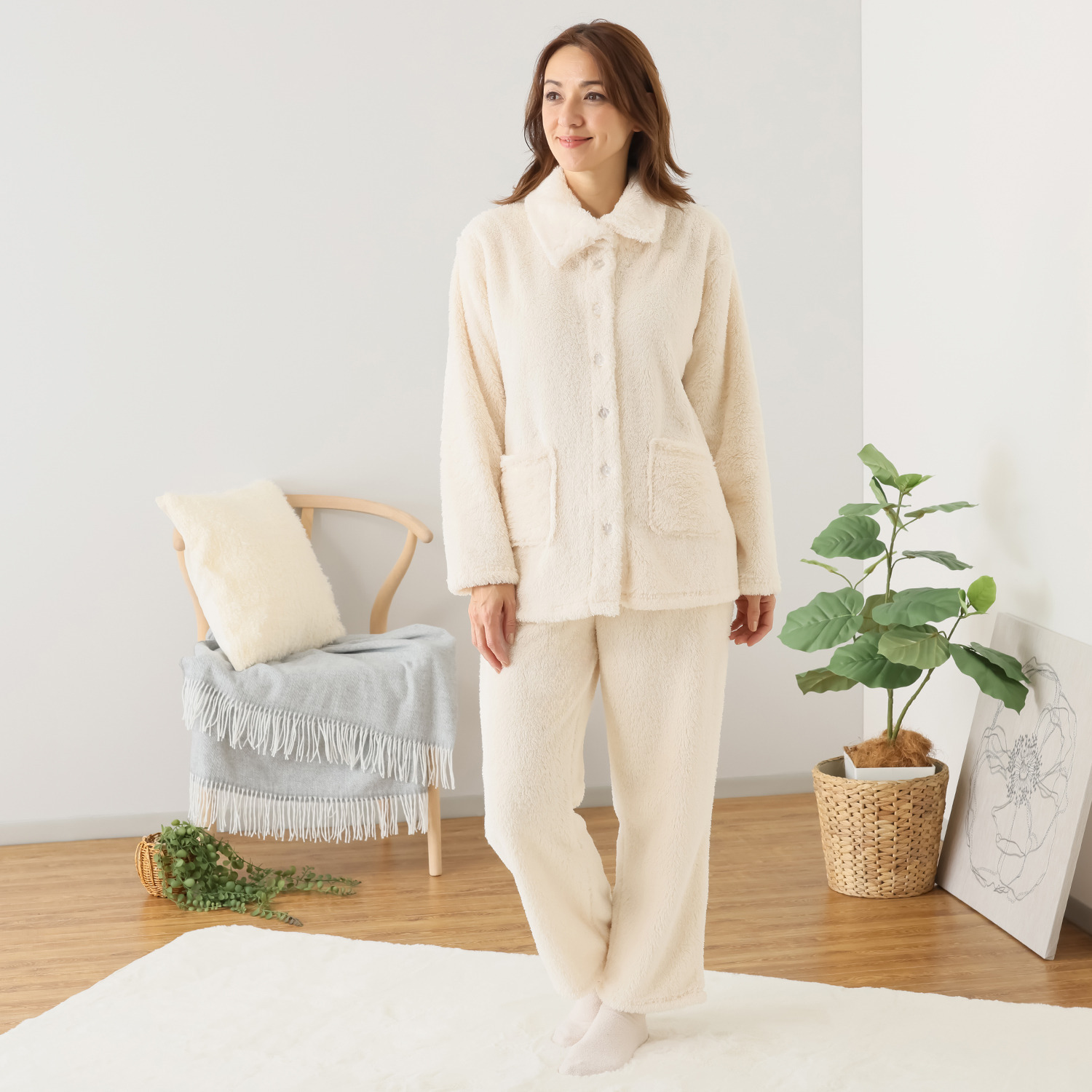 軽くてふわふわで あったか！ マイクロファー カイロポケット付 ハイネックパジャマ