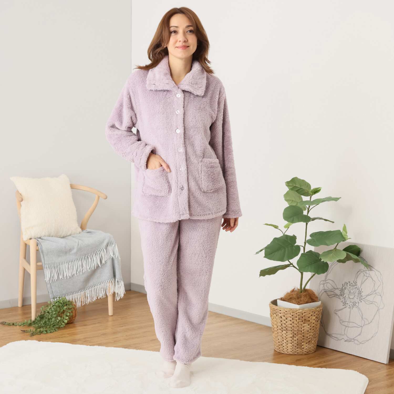 軽くてふわふわで あったか！ マイクロファー カイロポケット付 ハイネックパジャマ