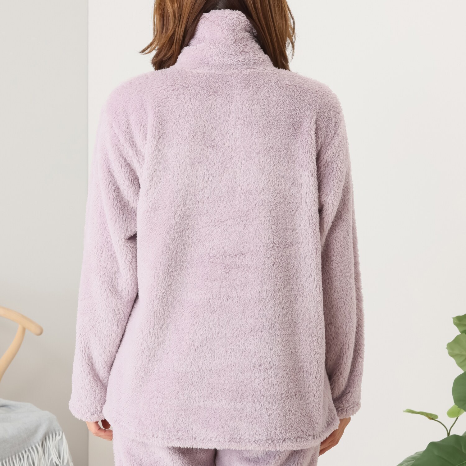 軽くてふわふわで あったか！ マイクロファー カイロポケット付 ハイネックパジャマ