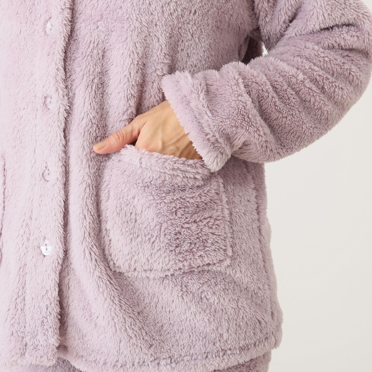 軽くてふわふわで あったか！ マイクロファー カイロポケット付 ハイネックパジャマ