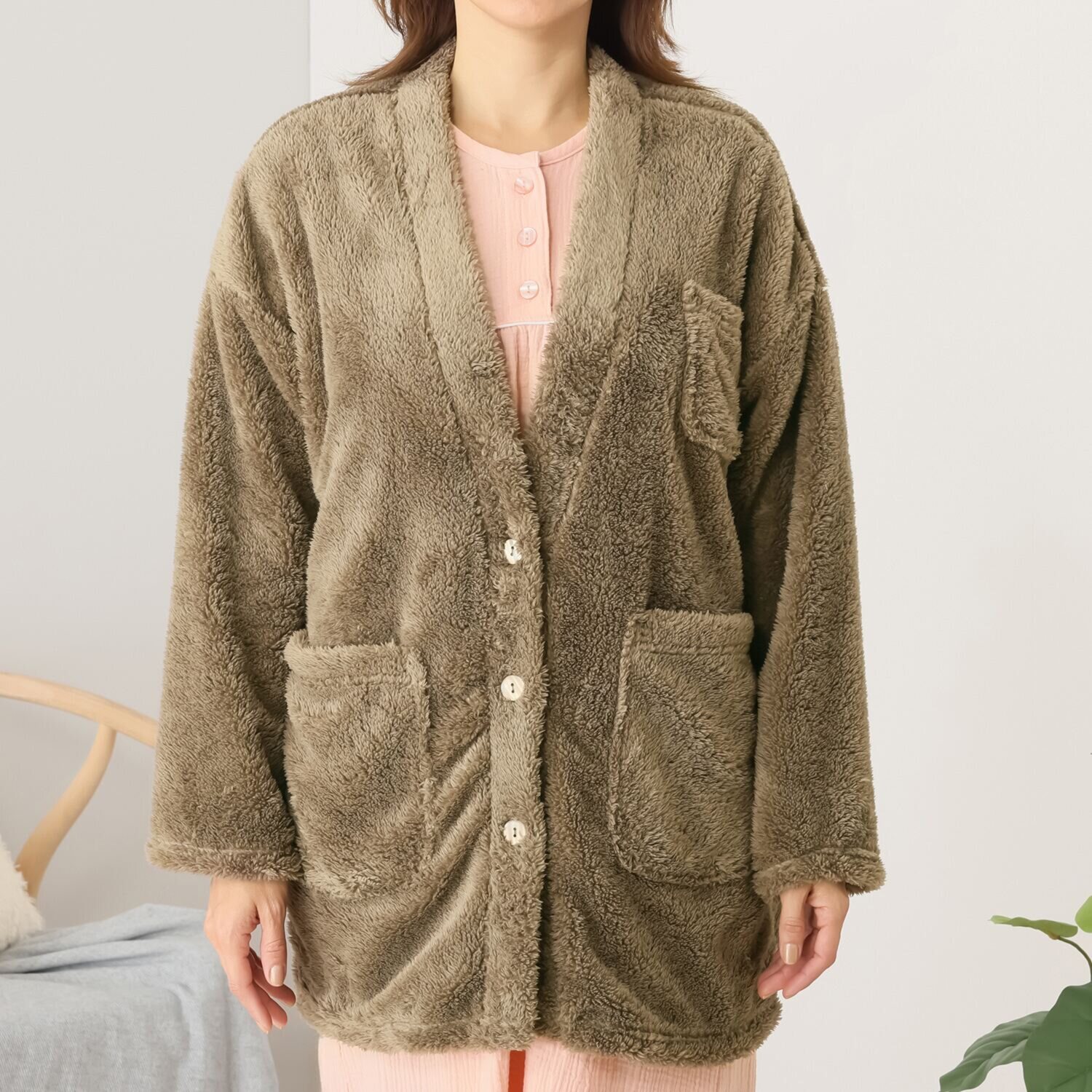 軽くてふわふわで あったか！ マイクロファー めがねポケット付 Ｖ開きガウン