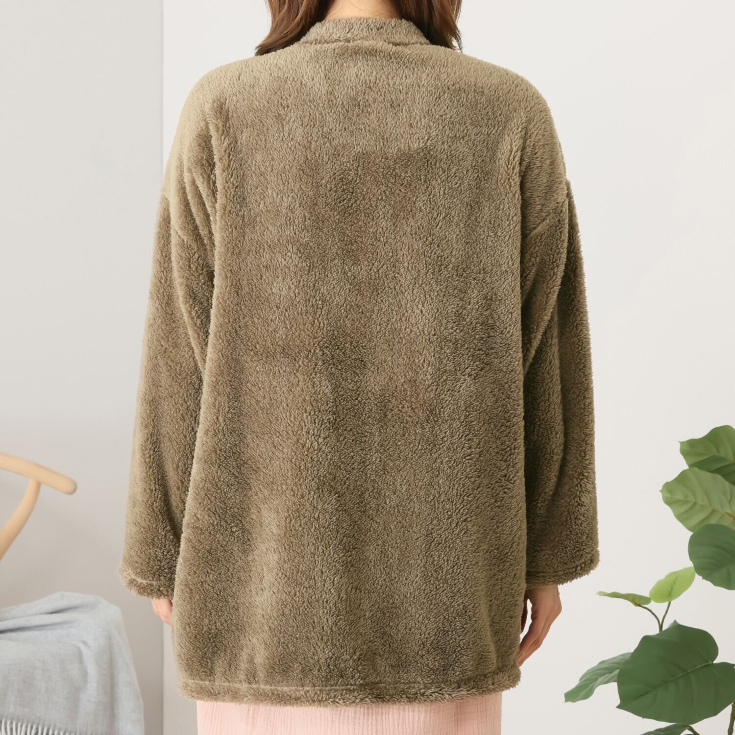 軽くてふわふわで あったか！ マイクロファー めがねポケット付 Ｖ開きガウン