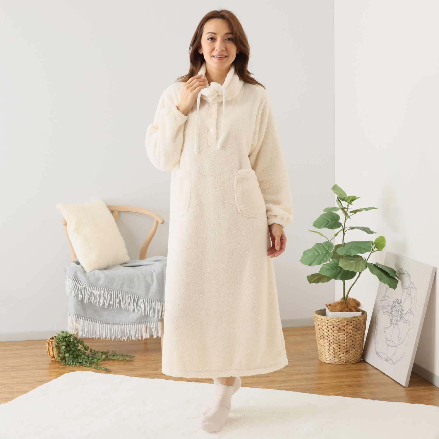 軽くてふわふわで あったか！ マイクロファー ハイネック 半開ワンピース