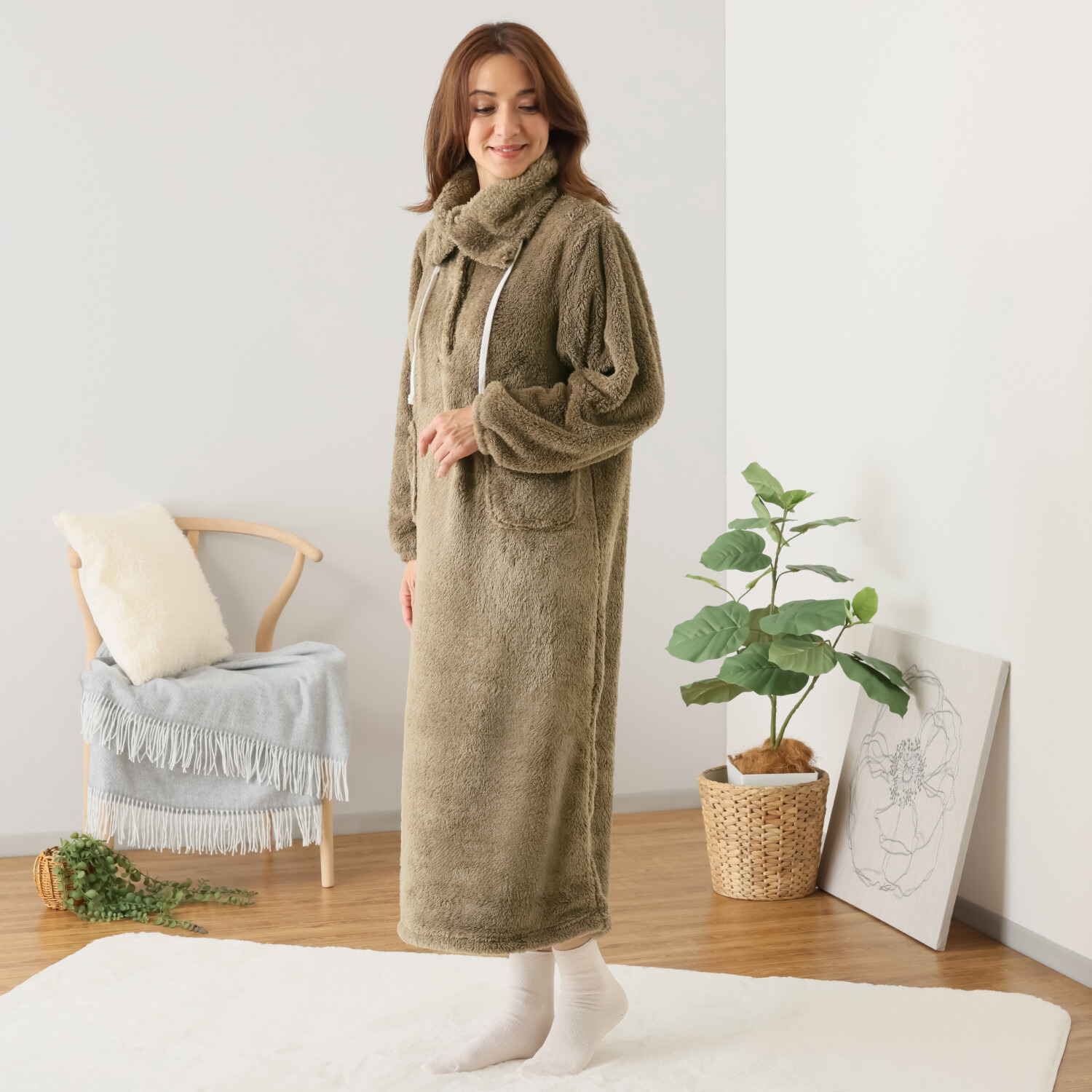 軽くてふわふわで あったか！ マイクロファー ハイネック 半開ワンピース