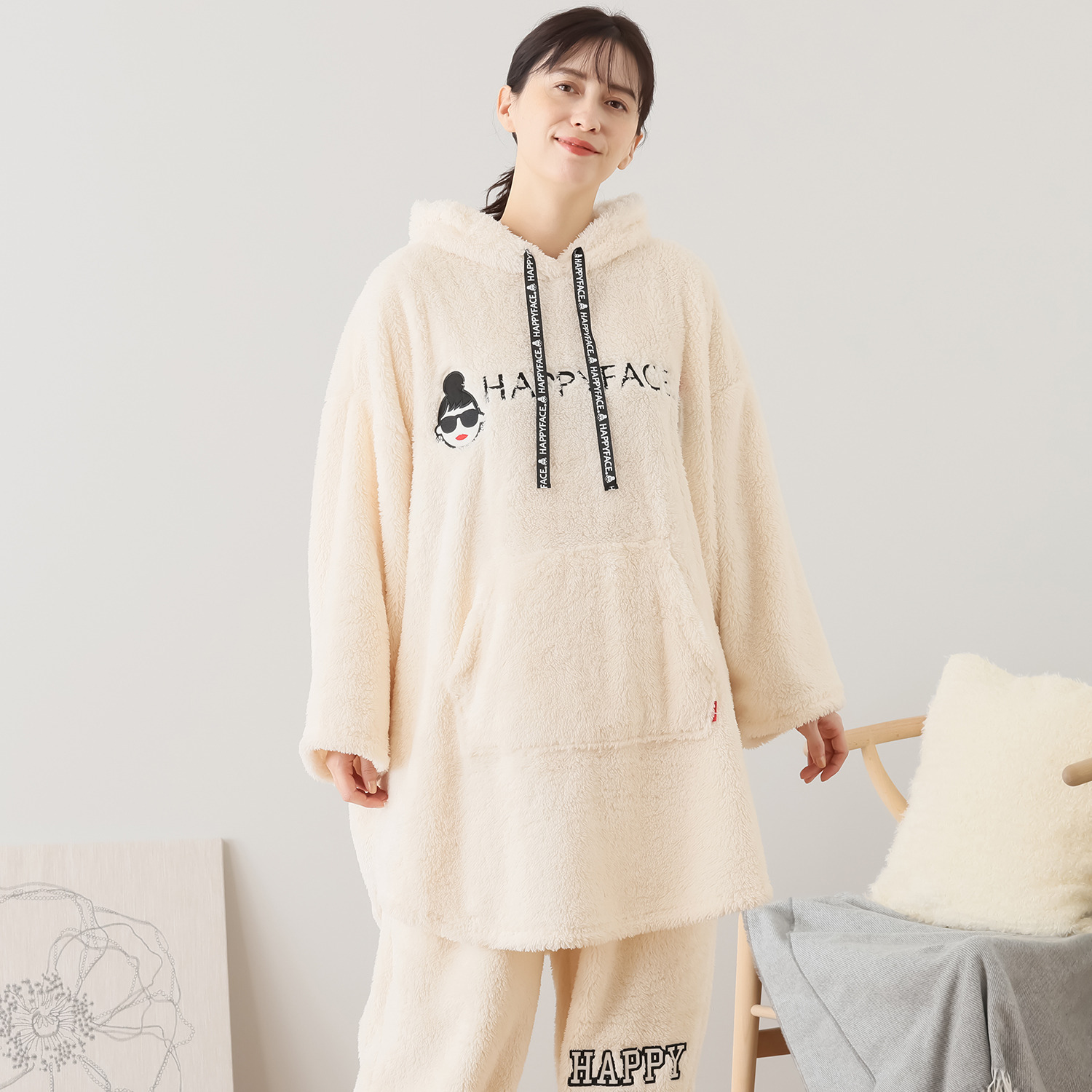ハッピーフェイス 軽くてふわふわで あったか！マイクロファー ゆったりパーカー
