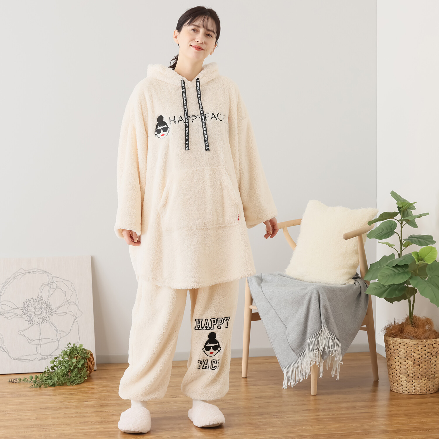 ハッピーフェイス 軽くてふわふわで あったか！マイクロファー ゆる楽ワイドボトム