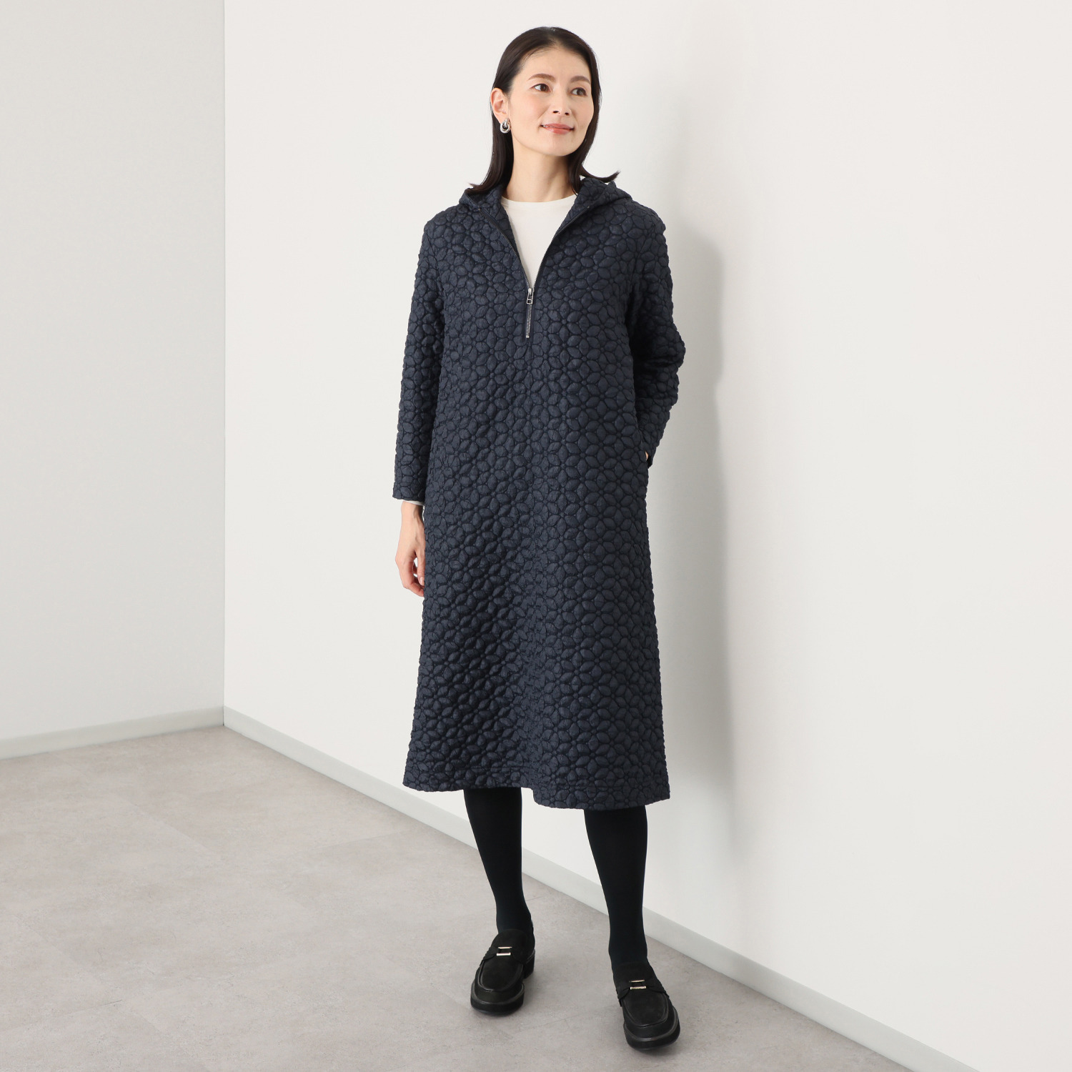 ミニマライズプラス 花柄ジャガードで 甘さもありつつ シャープに着こなせる 大人上品なワンピース