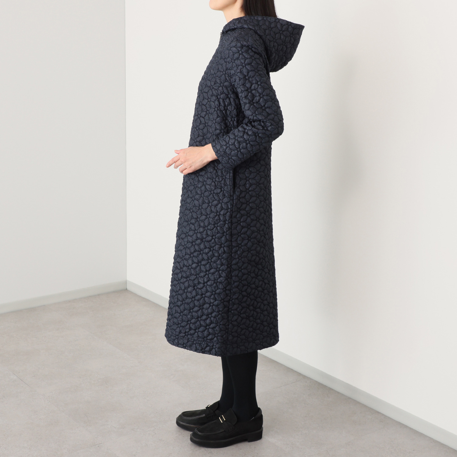 ミニマライズプラス 花柄ジャガードで 甘さもありつつ シャープに着こなせる 大人上品なワンピース