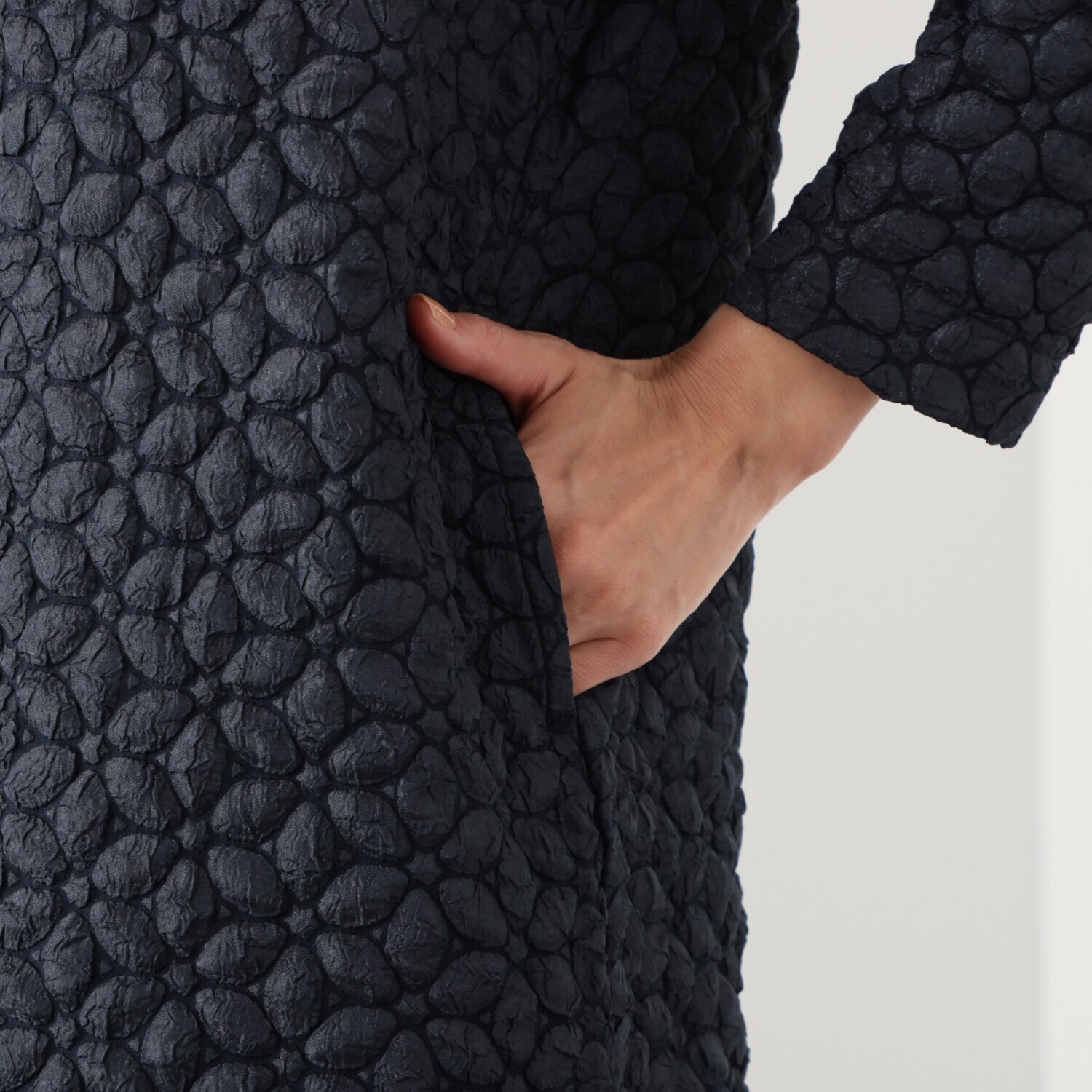 ミニマライズプラス 花柄ジャガードで 甘さもありつつ シャープに着こなせる 大人上品なワンピース