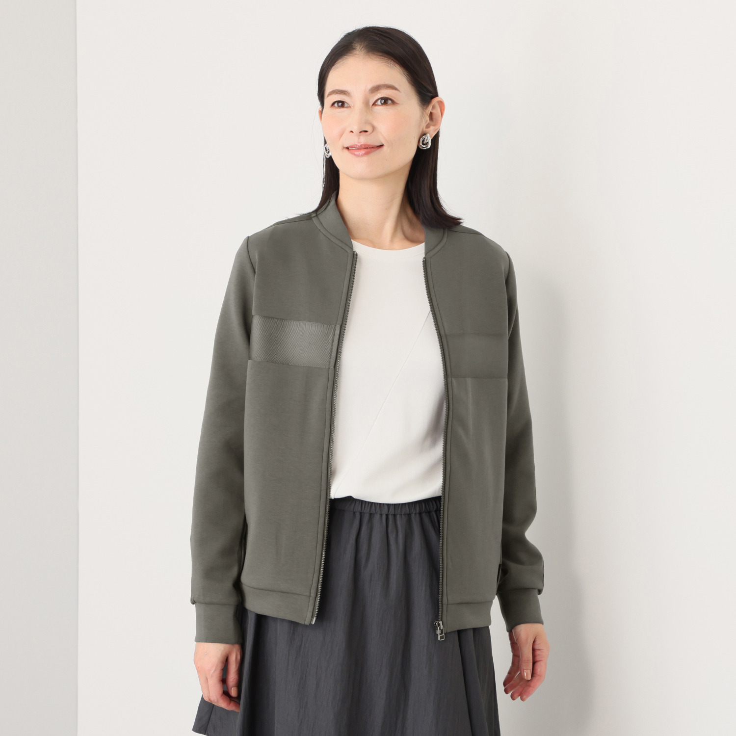 ミニマライズプラス カジュアルな装いにも エレガントな装いにも 羽織れば ちょっとクラス感が！ 大人上品なブルゾン