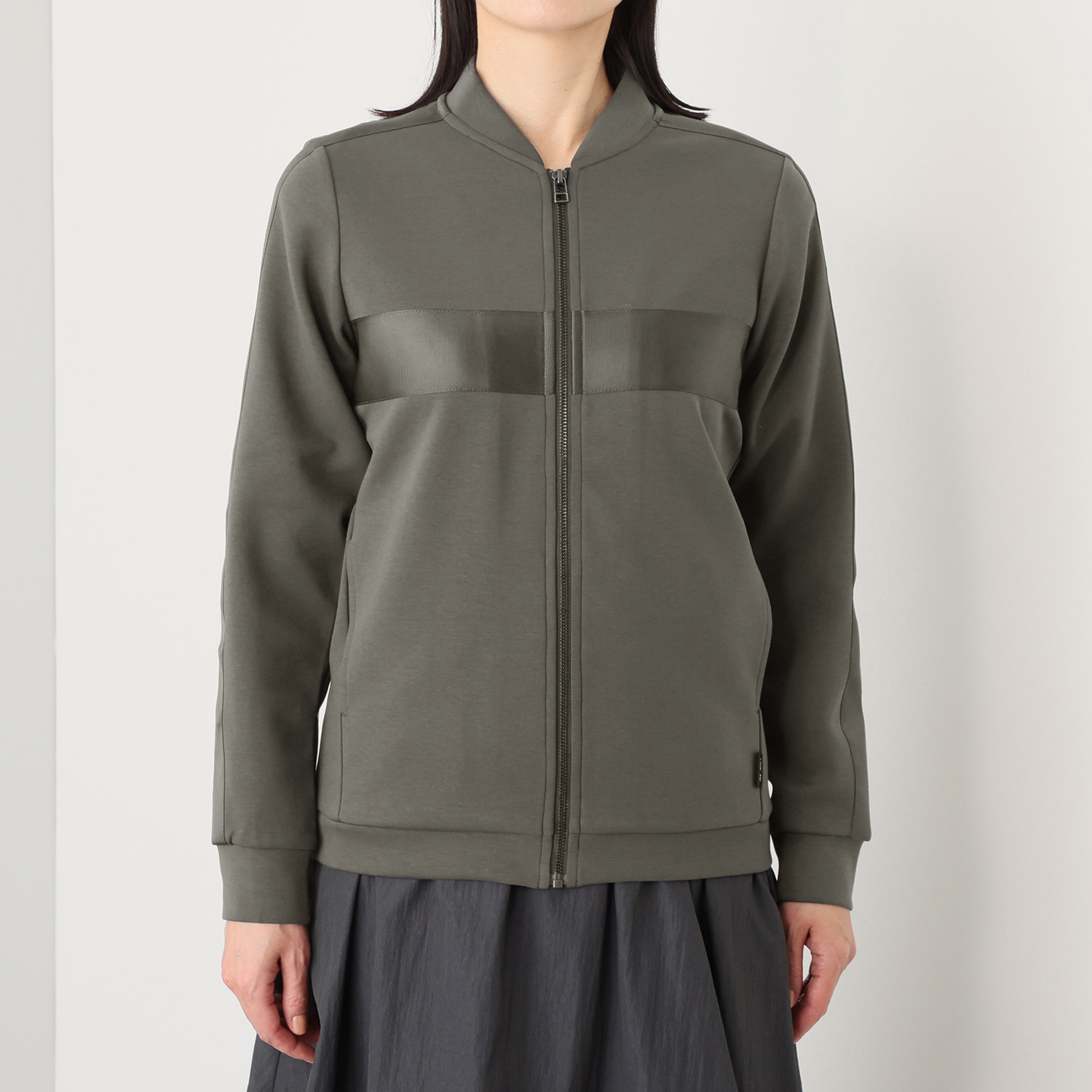 ミニマライズプラス カジュアルな装いにも エレガントな装いにも 羽織れば ちょっとクラス感が！ 大人上品なブルゾン