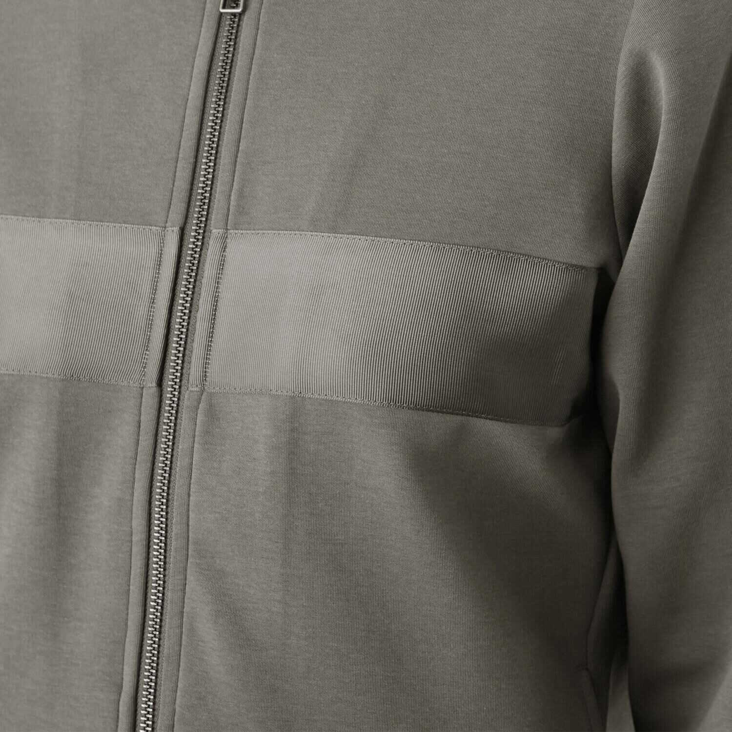 ミニマライズプラス カジュアルな装いにも エレガントな装いにも 羽織れば ちょっとクラス感が！ 大人上品なブルゾン