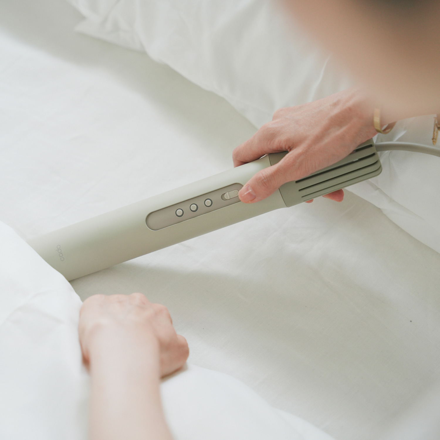 カドー 軽量スリム＆ 驚くほど手軽に使えて パワフル風量で暖める！ ふとん乾燥機　フェーン ＦＥＮ−００２