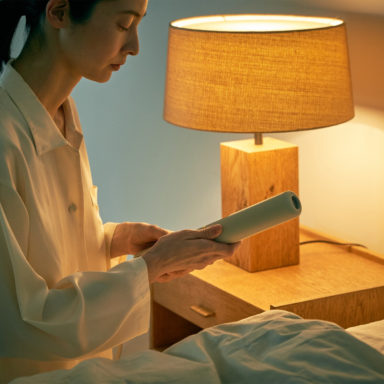 カドー 軽量スリム＆ 驚くほど手軽に使えて パワフル風量で暖める！ ふとん乾燥機　フェーン ＦＥＮ−００２