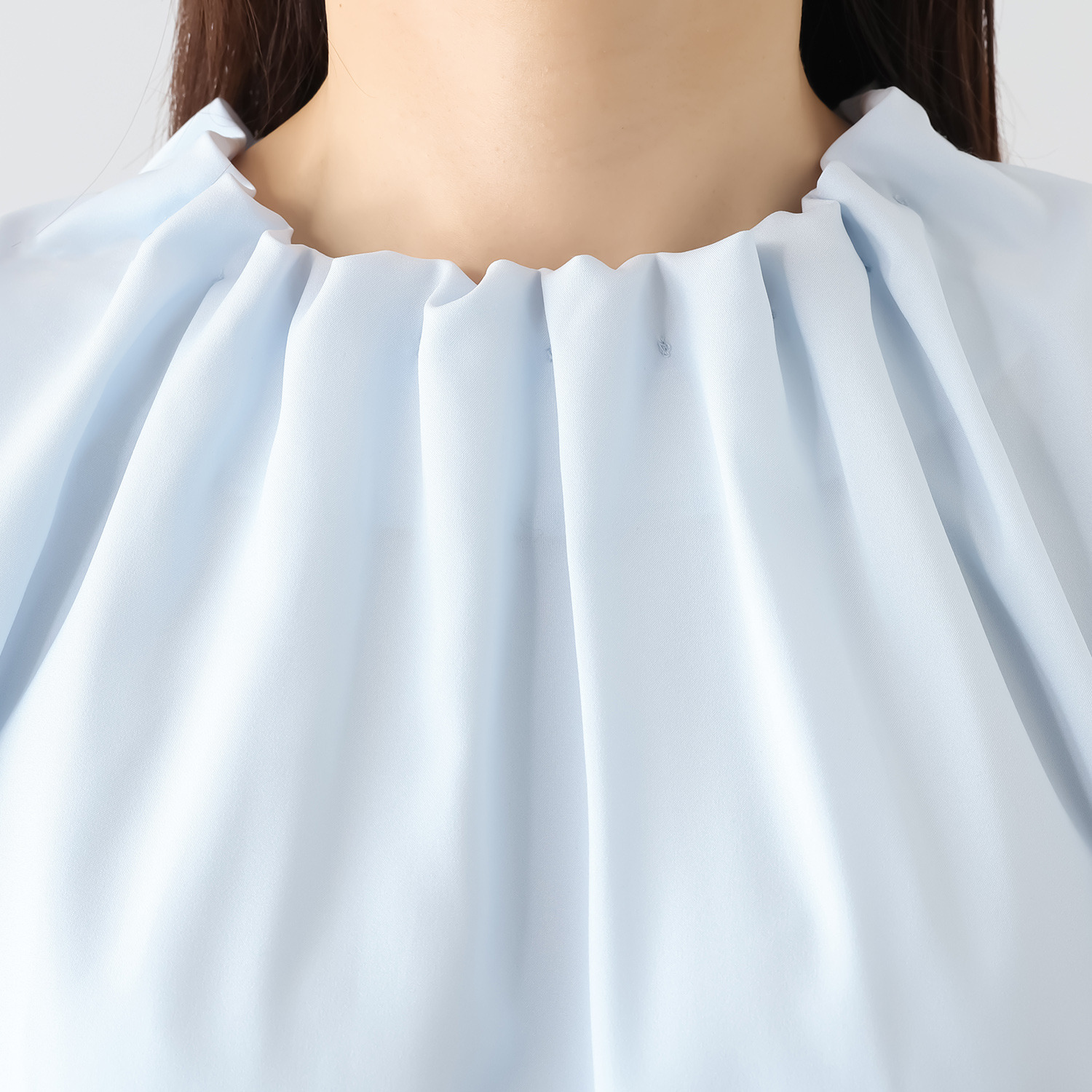 メリオン ふわっと軽やかで すべすべの肌触り リュクスに着映える ギャザーブラウス