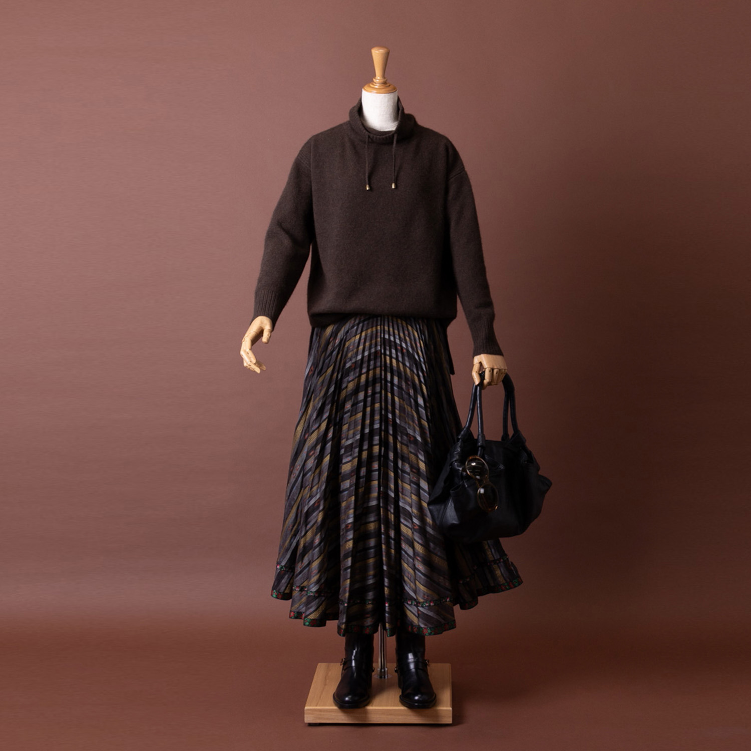 ネイチャーズ 無染色ヤク セミワイドシルエット スタンドカラー プルオーバー