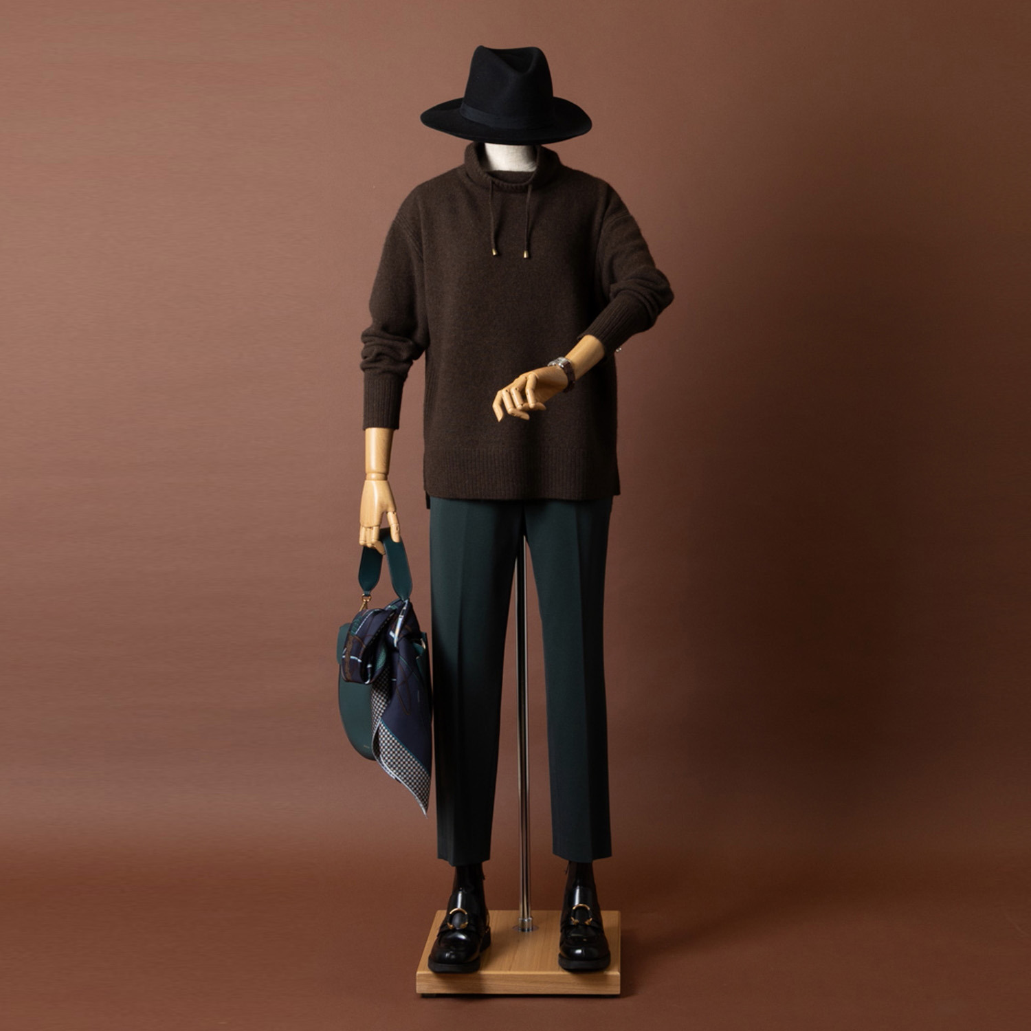 ネイチャーズ 無染色ヤク セミワイドシルエット スタンドカラー プルオーバー