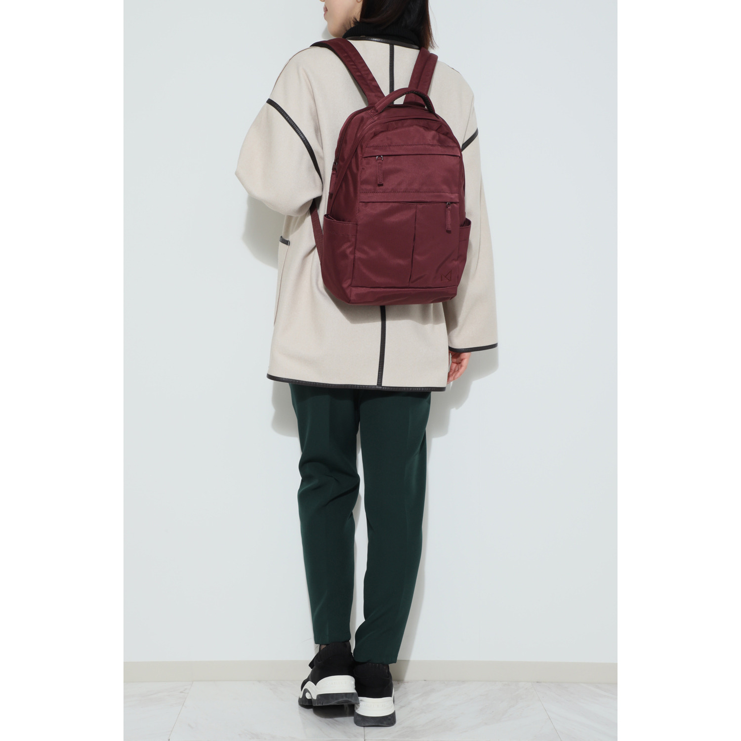 メゾンヴェール はっ水ナイロン 軽量　１０ポケット バックパック