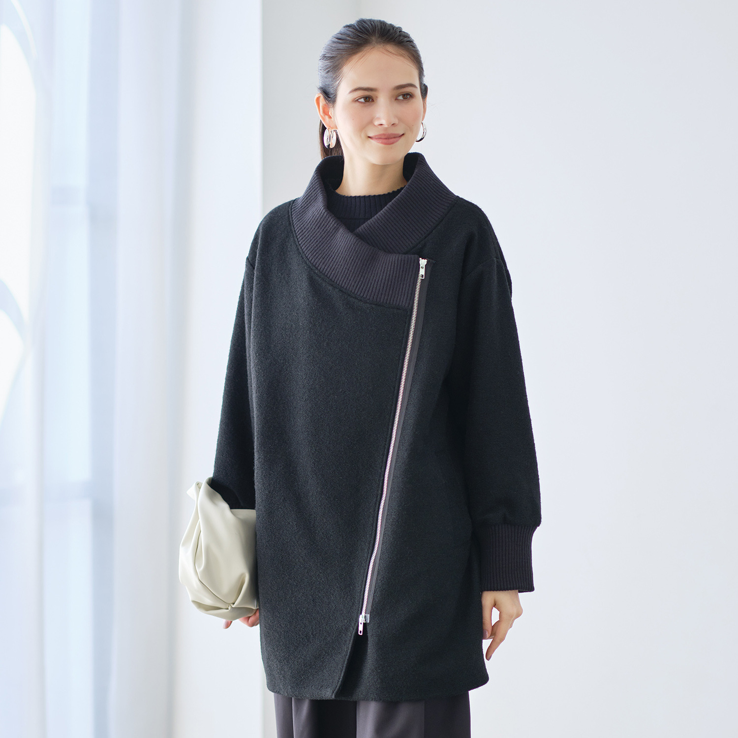 コモエリークローゼット 異素材＆ アシメジップが光るコート