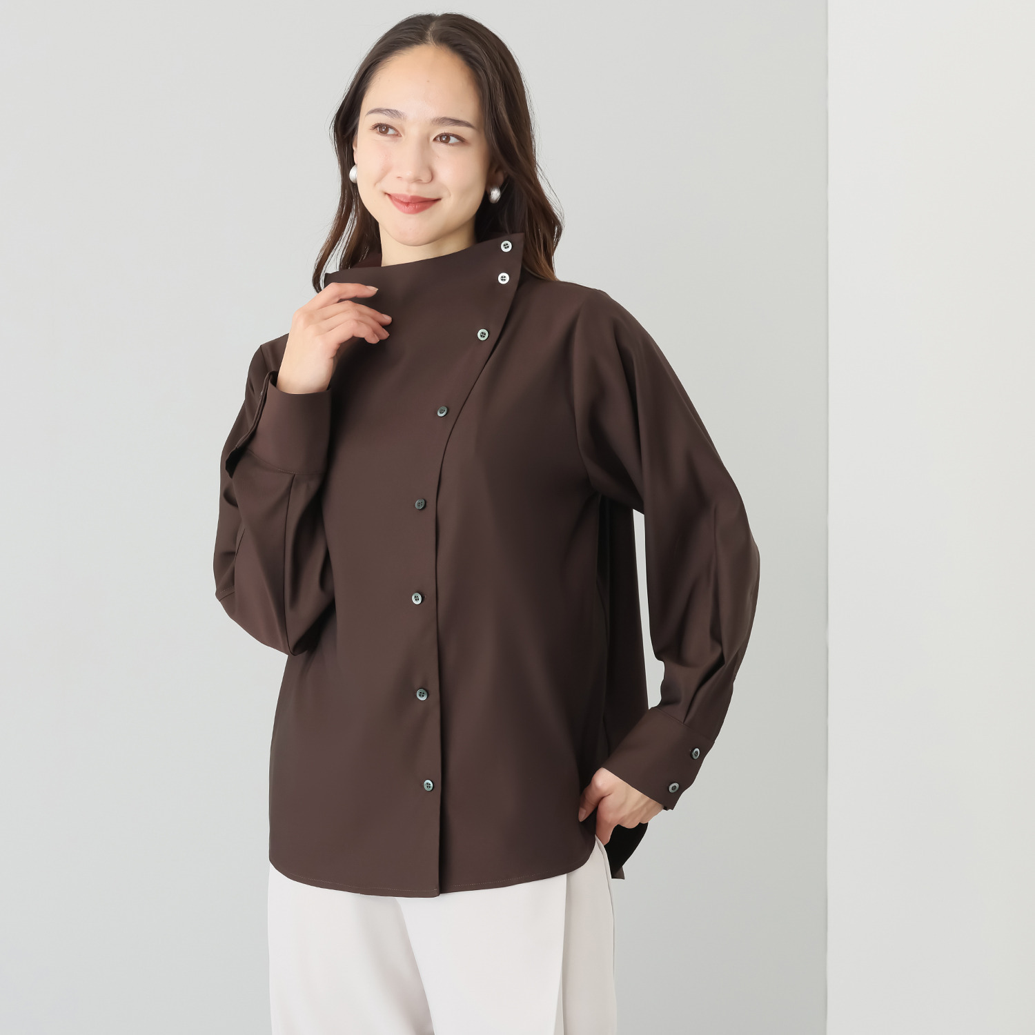 コモエリークローゼット アシメボタンが映える ブラウス