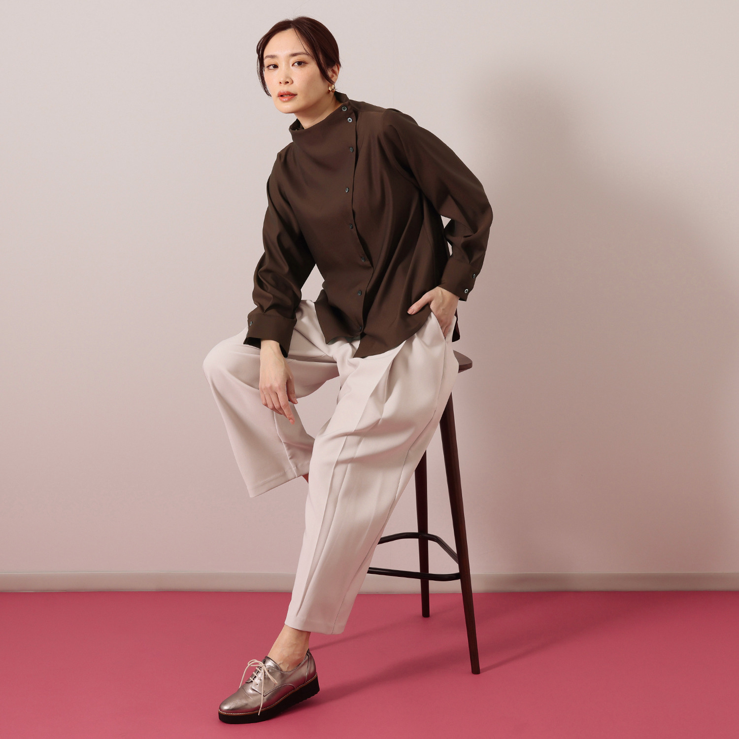 コモエリークローゼット アシメボタンが映える ブラウス