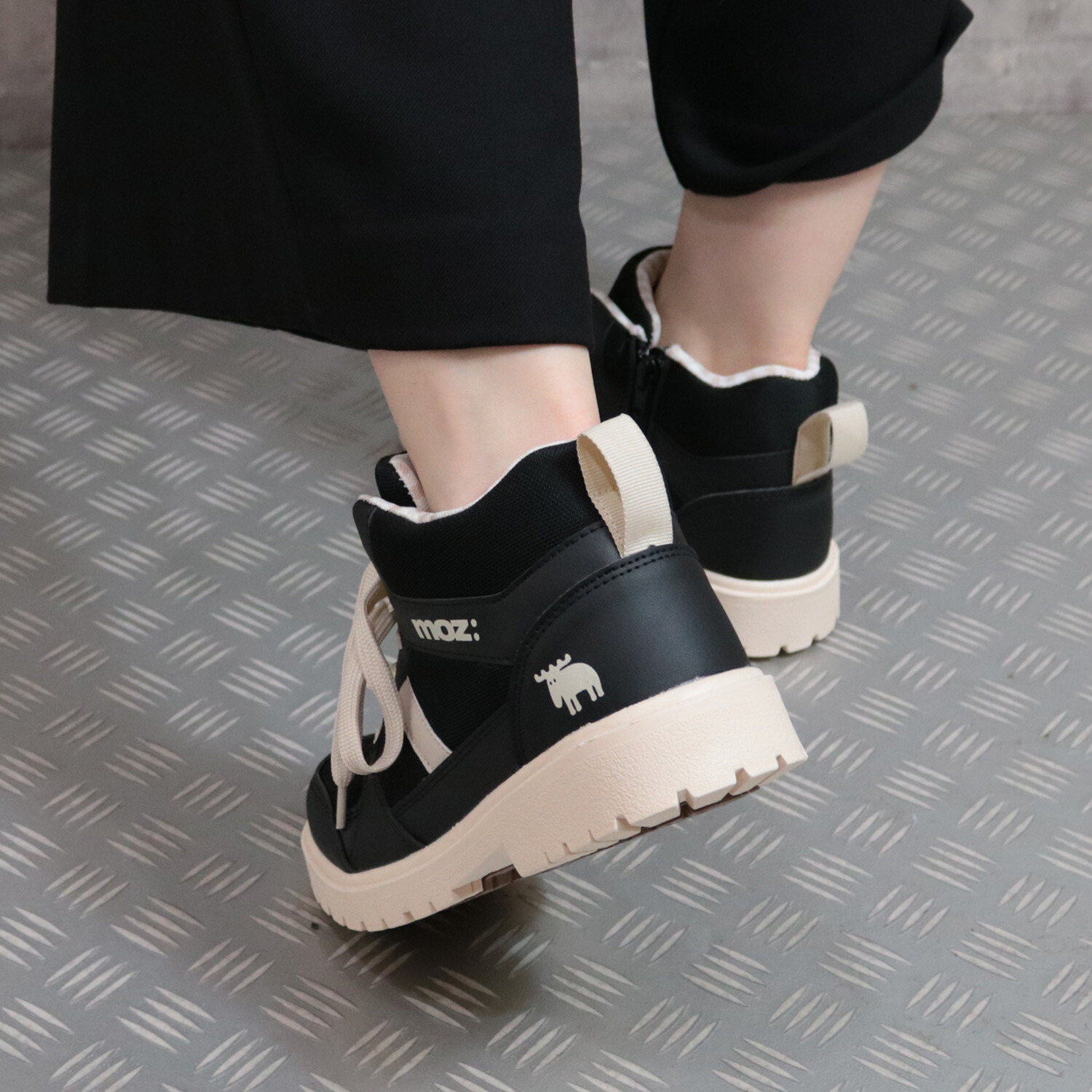 モズ 防水・はっ水・軽量 ファスナー付スニーカー