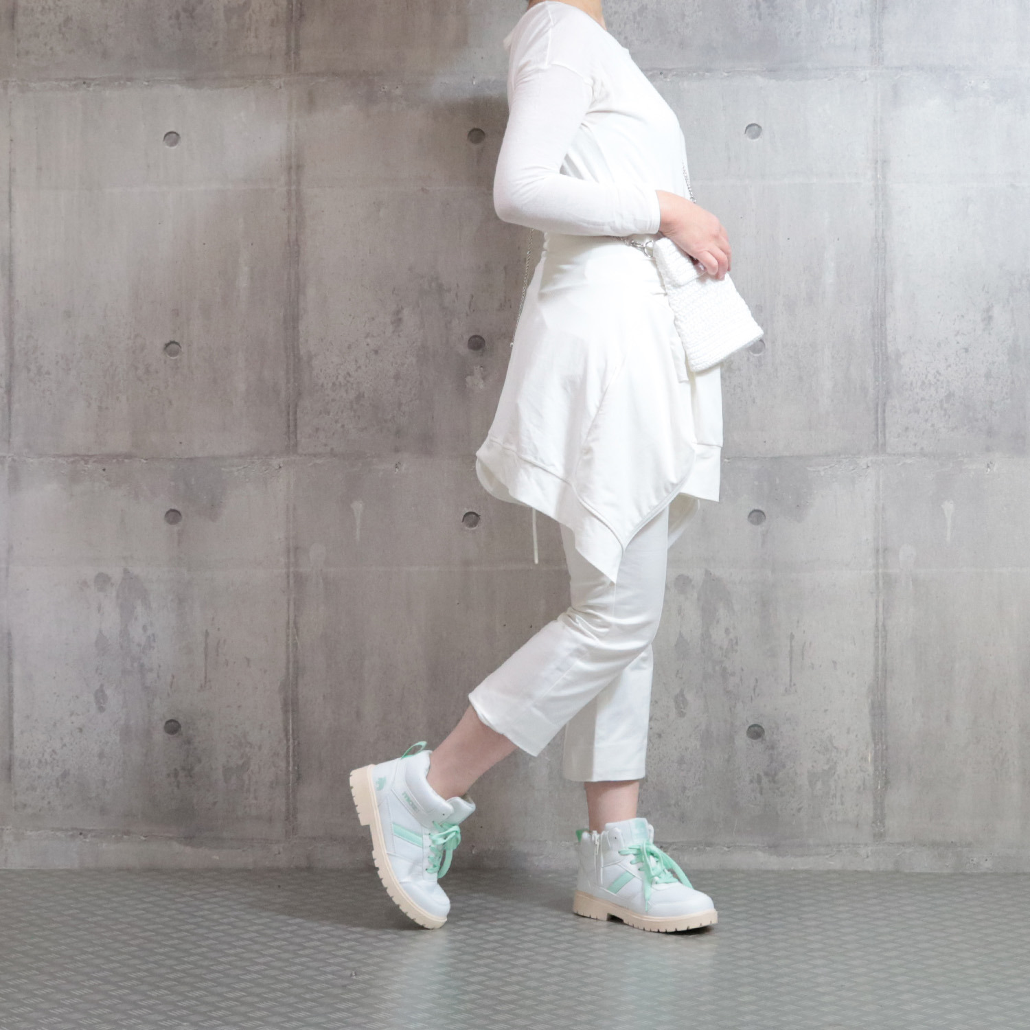 モズ 防水・はっ水・軽量 ファスナー付スニーカー