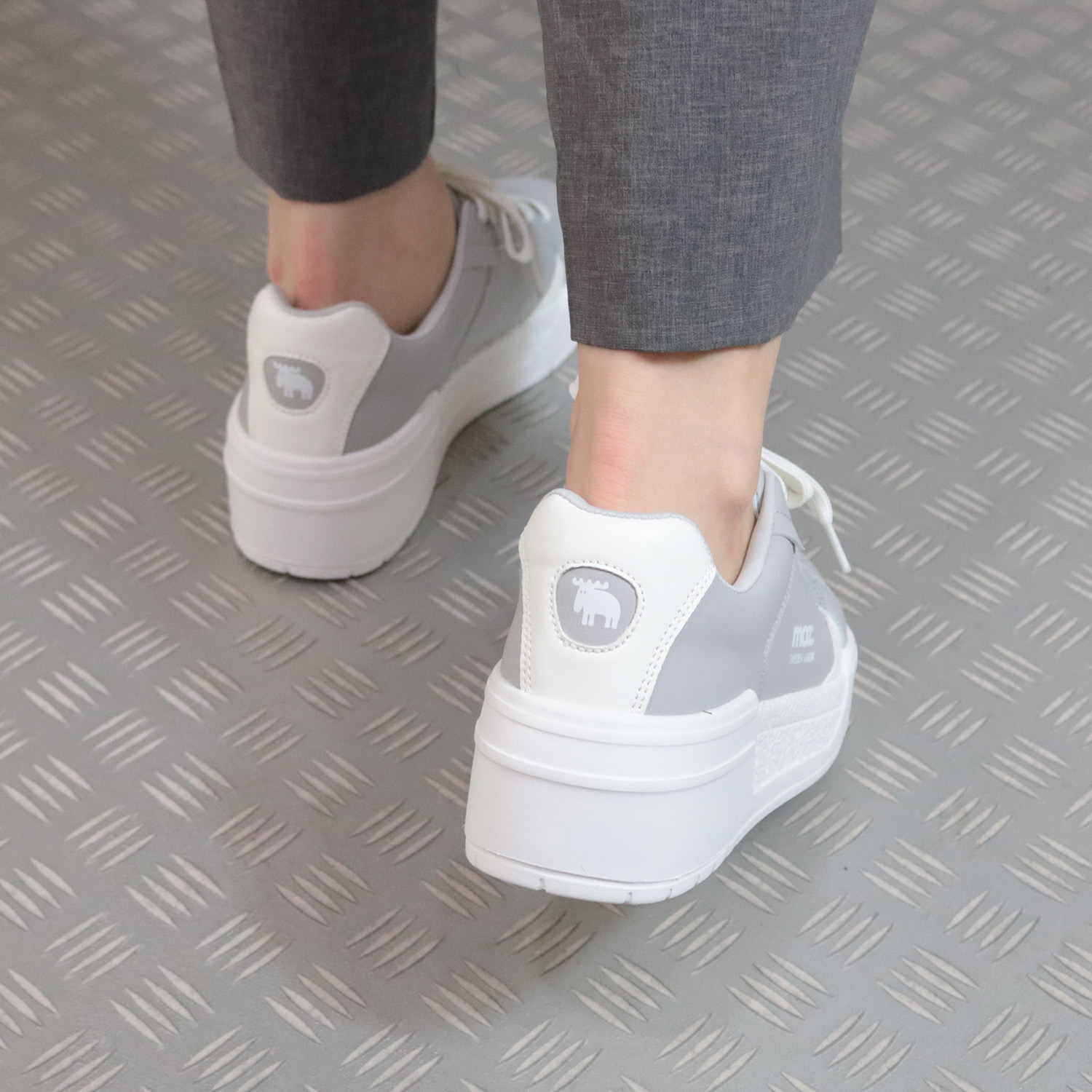 モズ 防水・軽量 厚底プラットフォーム スニーカー