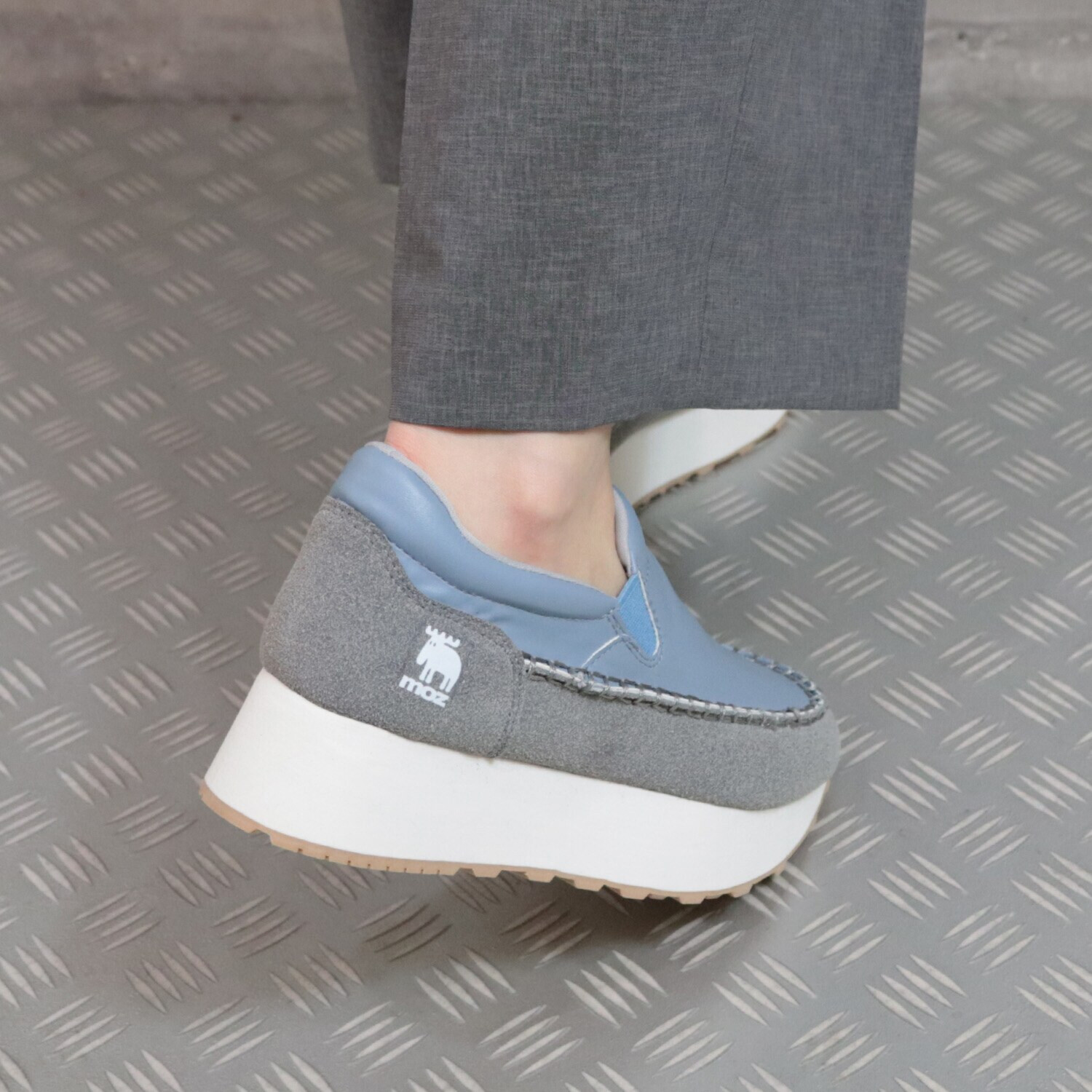 モズ 軽量 モカシンアクセント シューズ