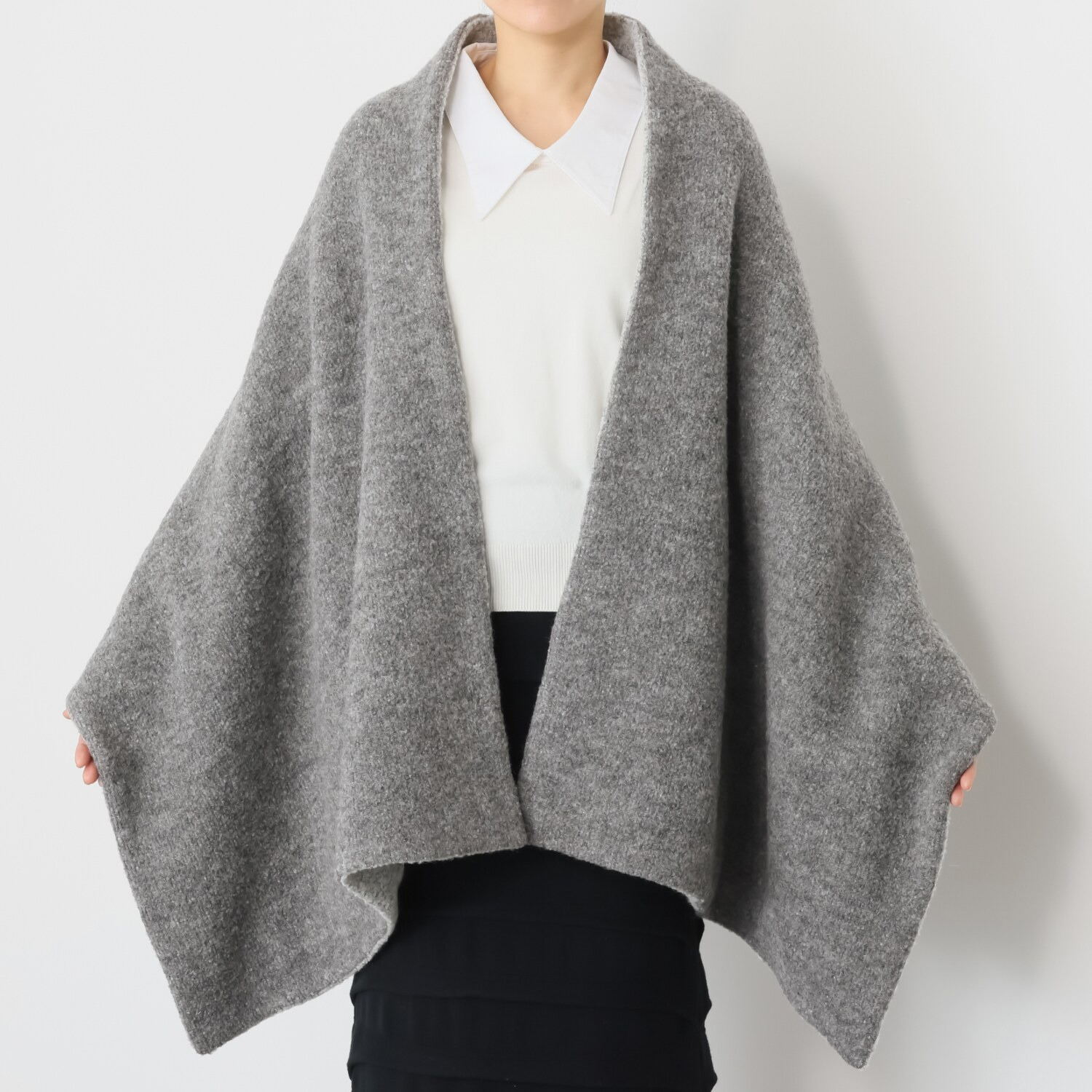 マダムヒロコ アルパカウール混 リングヤーン ダブルフェイス素材 リバーシブルケープコート