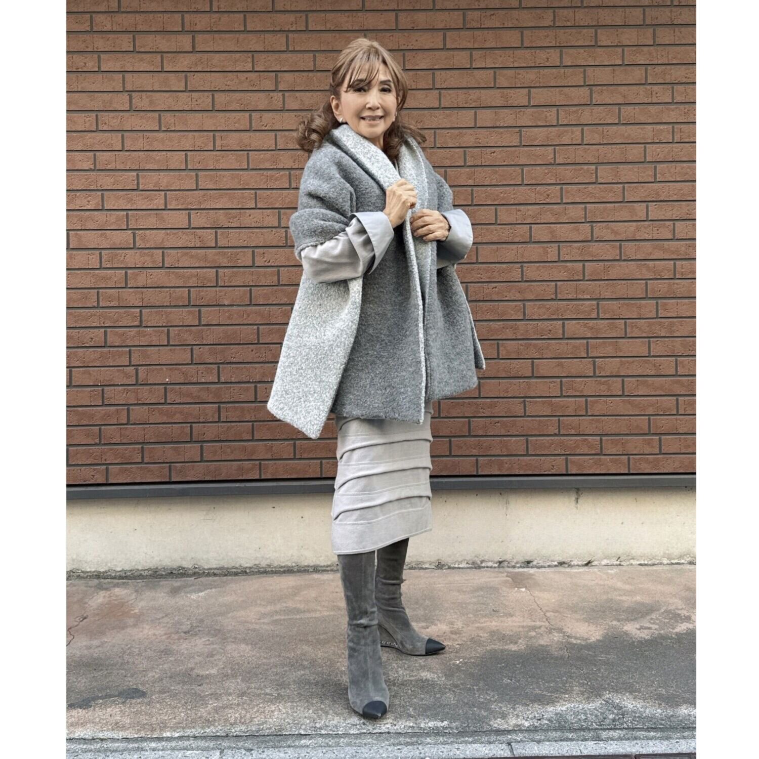 マダムヒロコ アルパカウール混 リングヤーン ダブルフェイス素材 リバーシブルケープコート