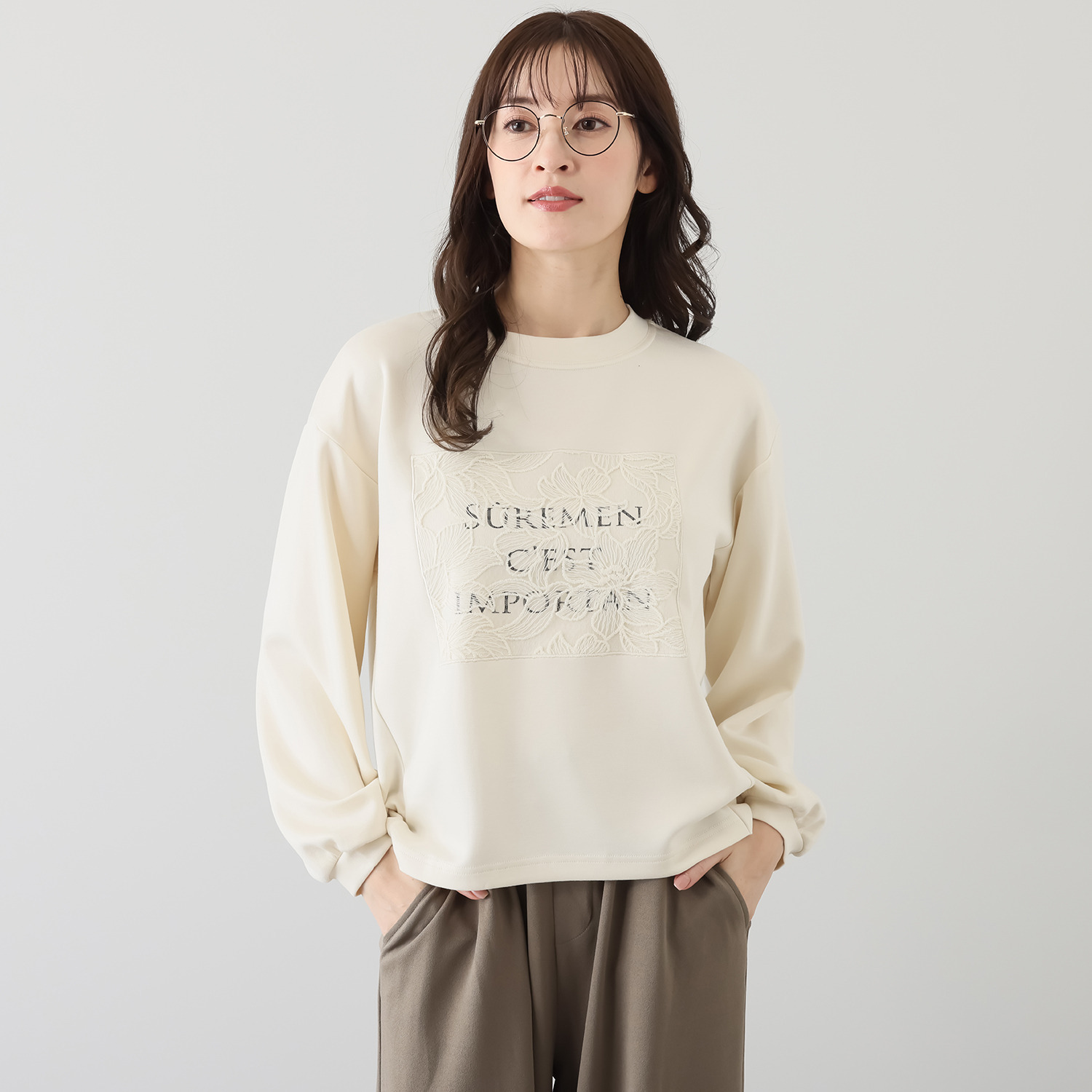 スタイル・ラヴィー レース＆ロゴプリント ガーリープルオーバー