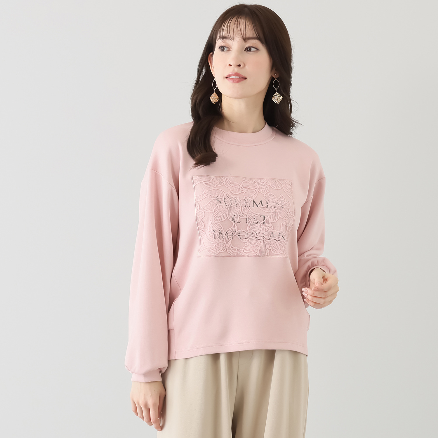 スタイル・ラヴィー レース＆ロゴプリント ガーリープルオーバー