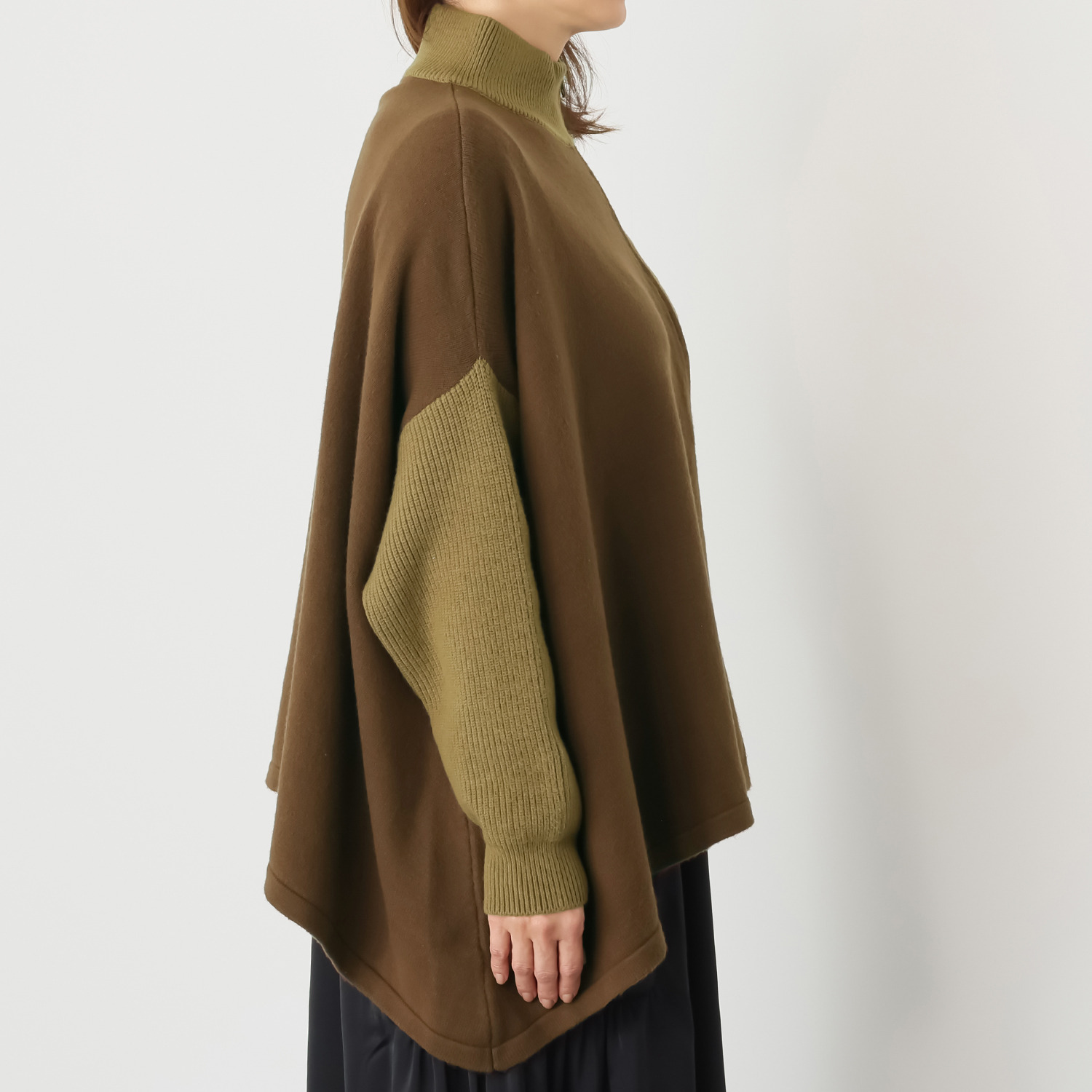 ヨウゾウカタブキ アシンメトリー ケーブルモード ニット