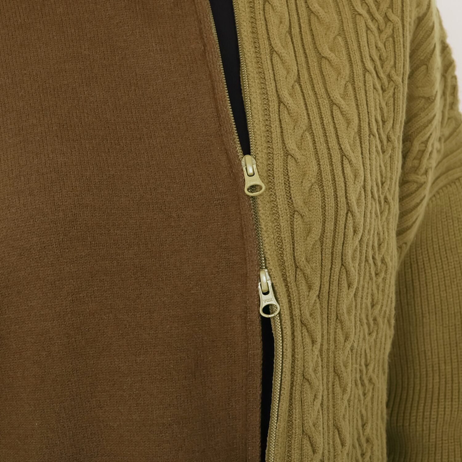 ヨウゾウカタブキ アシンメトリー ケーブルモード ニット