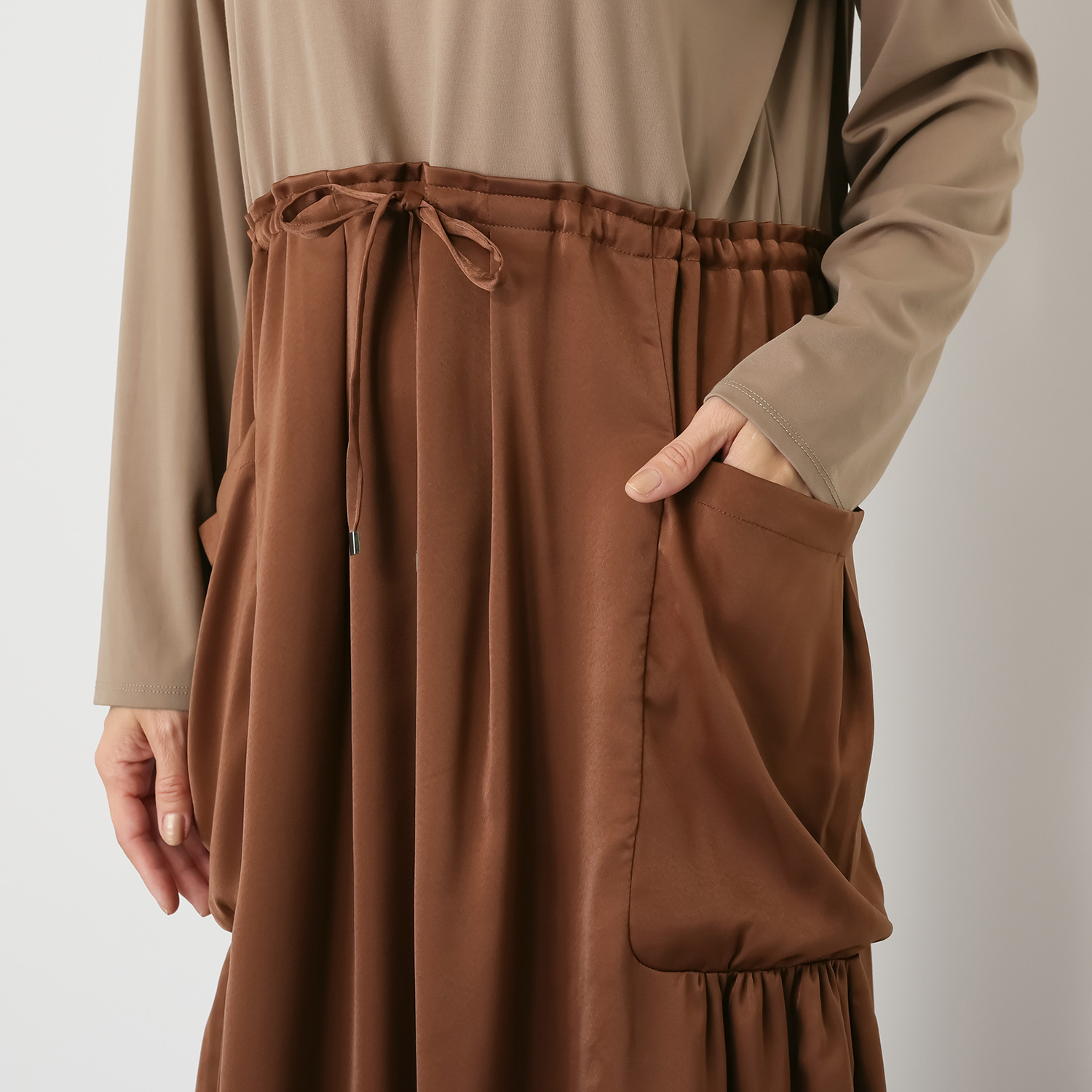 ヨウゾウカタブキ サテン切替 ドレープワンピース