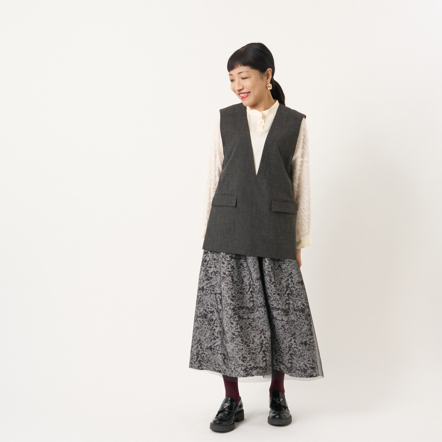 ミューリエ 紳士ディテールが ハンサムに格上げ プルオーバーベスト