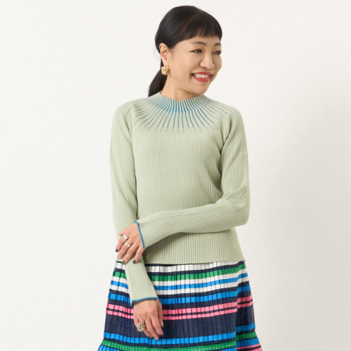 ミューリエ 白鳥ラインを描く “スワンネック”で優雅に 配色ニットプルオーバー