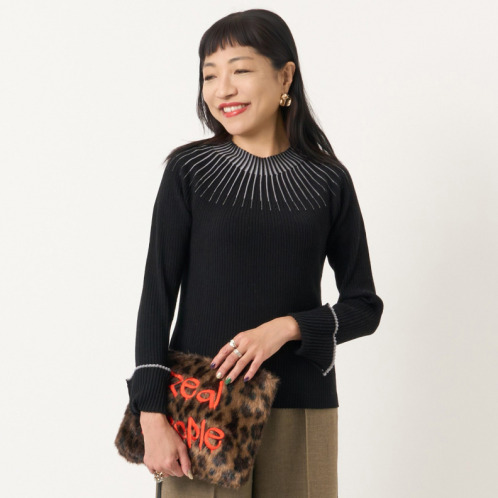 ミューリエ 白鳥ラインを描く “スワンネック”で優雅に 配色ニットプルオーバー