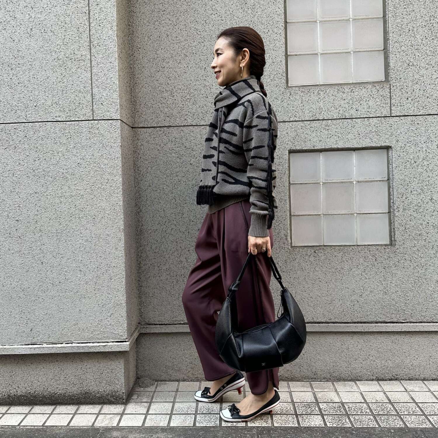 タマミ　ワタナベ フサフサ　ゼブラ マフラー