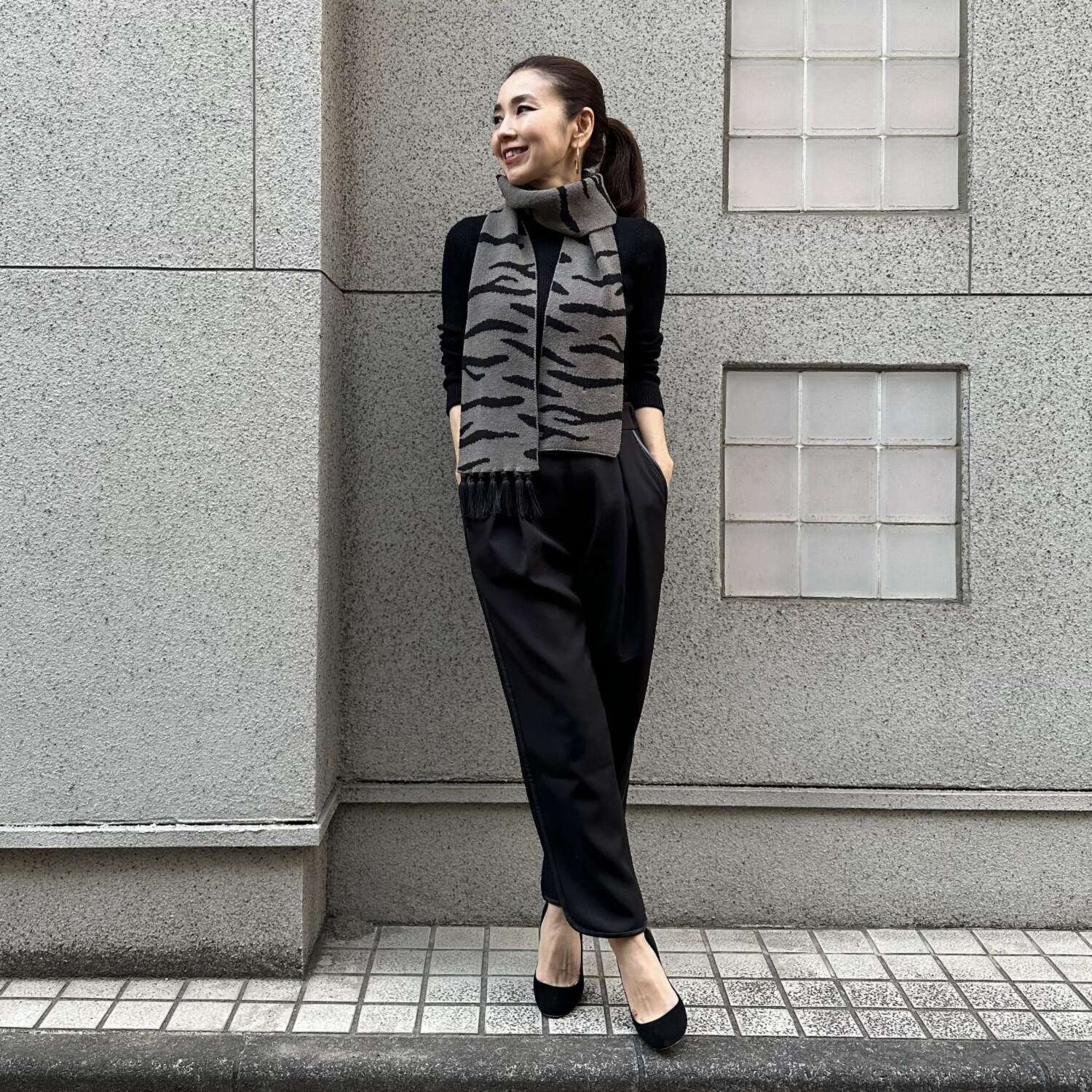 タマミ　ワタナベ フサフサ　ゼブラ マフラー