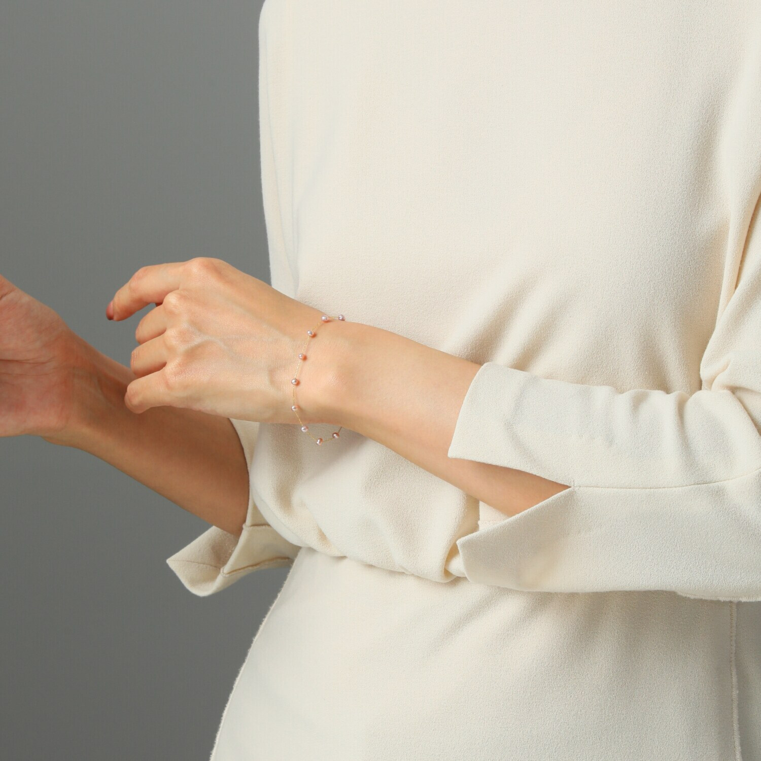 ペレフェリーク １０Ｋ ブロッサムカラー ベビー淡水パール ステーションブレスレット