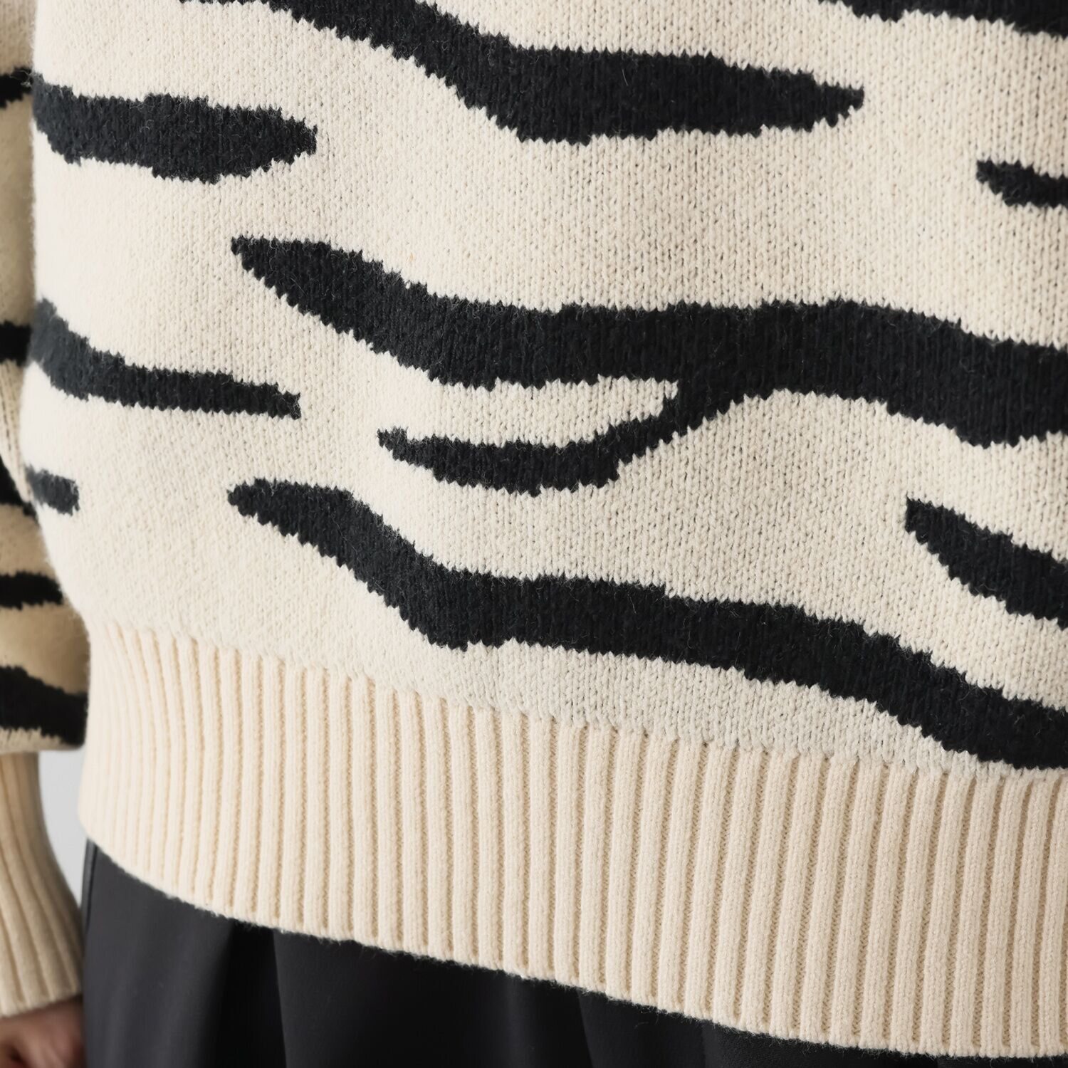 タマミ　ワタナベ フサフサ　ゼブラ ニットプルオーバー