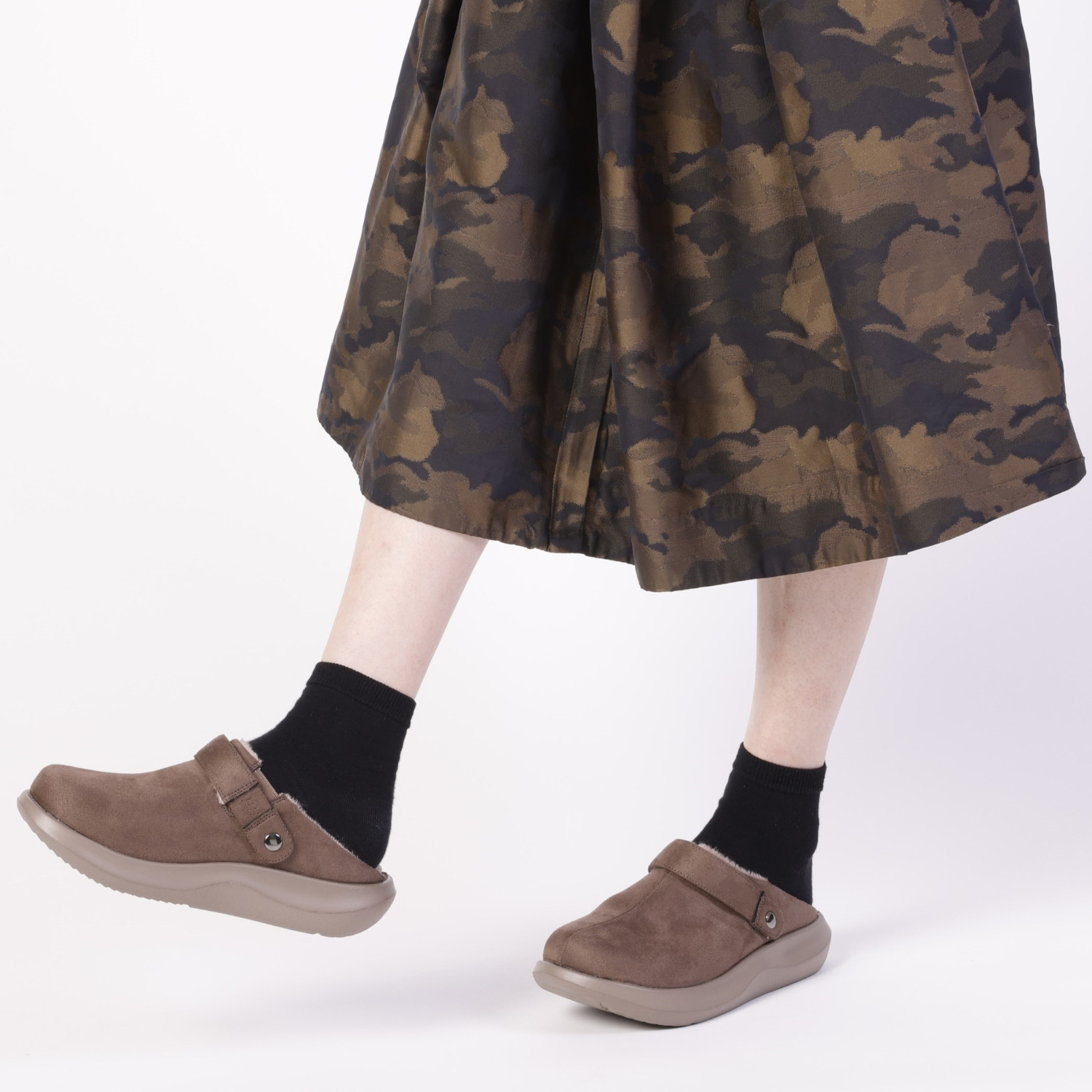 スッキリ！気持ちいい！ 整体師が本気で考えた 足指足裏立体健康 あったかボア サボスニーカー ＜室内外両用＞