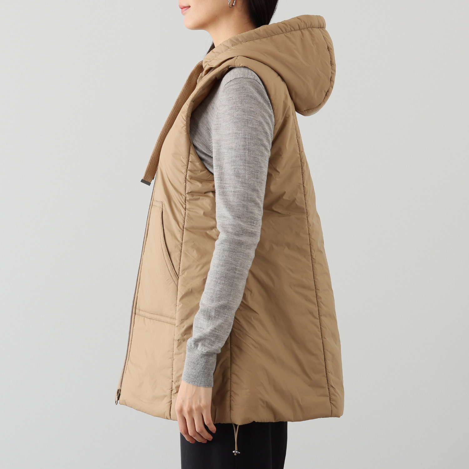 エムズ　スタイル シルキーナイロンタフタ すっきり見せる 中綿ロングベスト